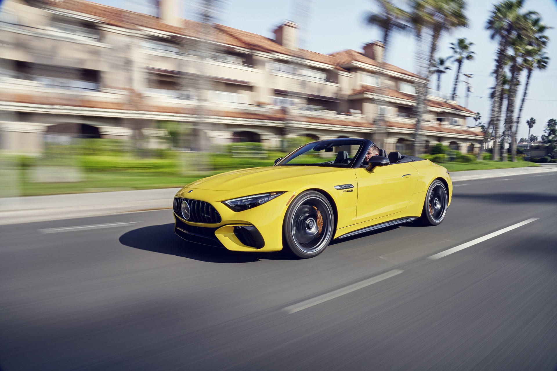 Download 2022 Mercedes-AMG SL 63 4Matic+ - US version - Front Three-Quarter HD Wallpaper 1920x1280 #2