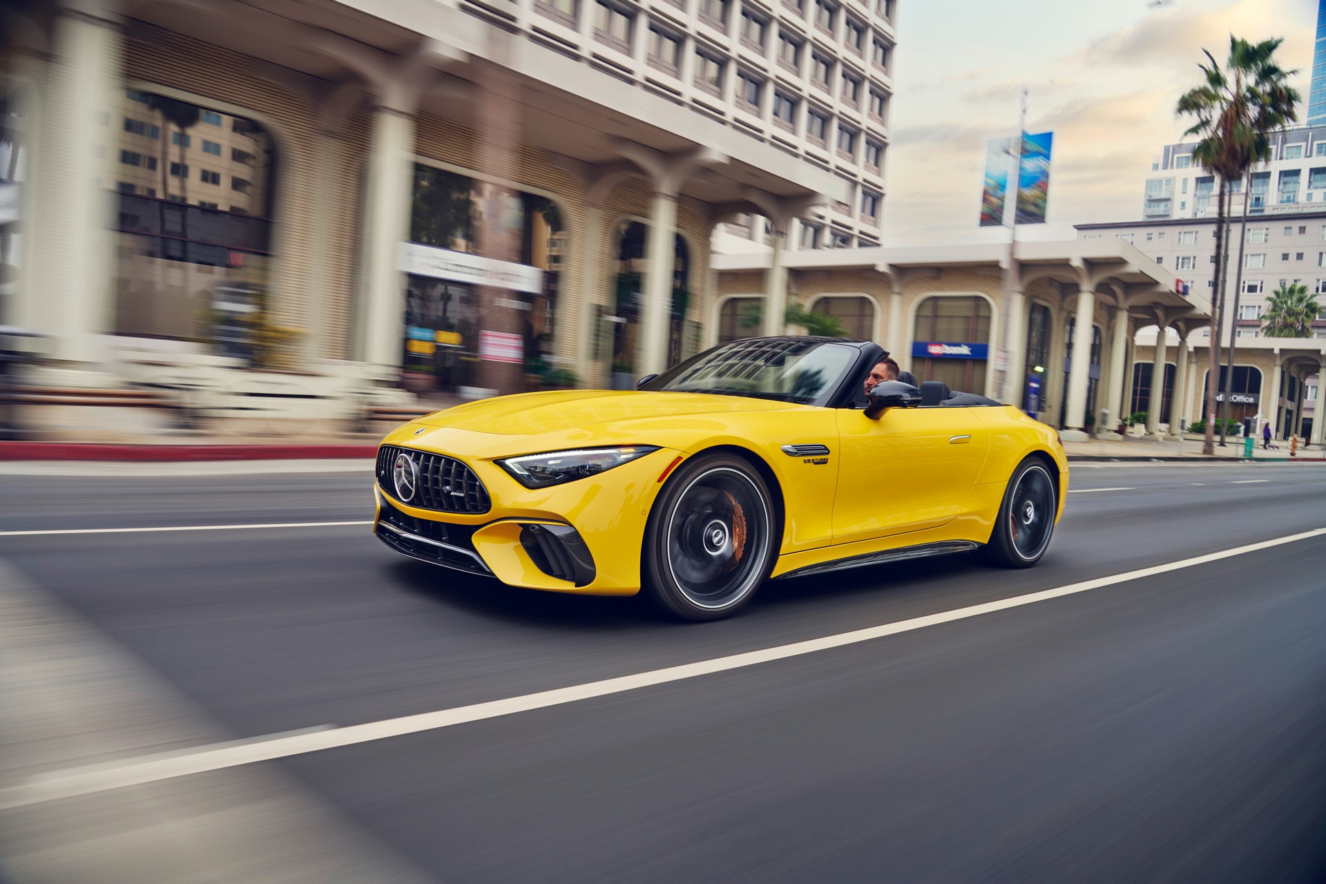 Download 2022 Mercedes-AMG SL 63 4Matic+ - US version - Front Three-Quarter HD Wallpaper 1920x1280 #3