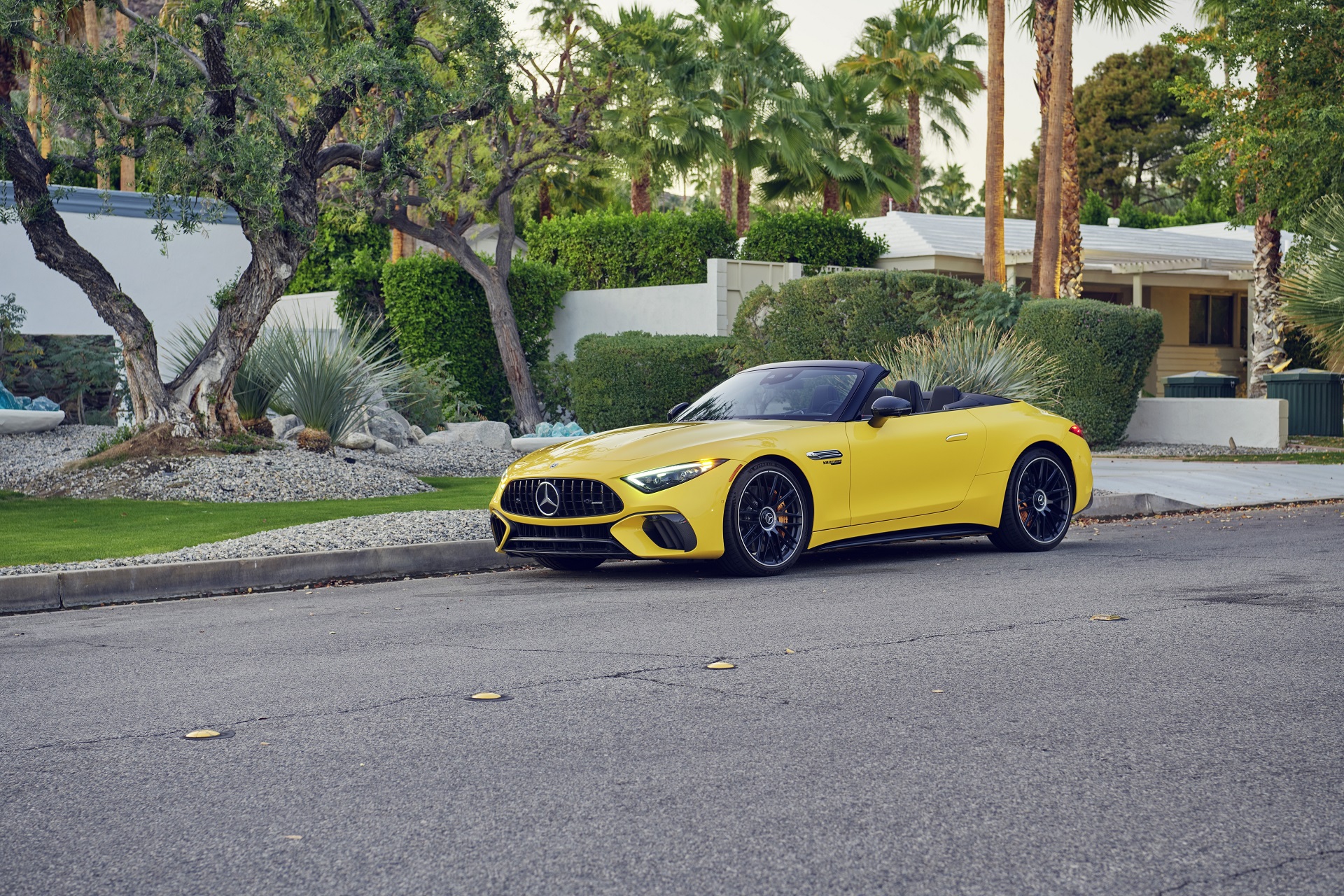 Download 2022 Mercedes-AMG SL 63 4Matic+ - US version - Front Three-Quarter HD Wallpaper 1920x1280 #10