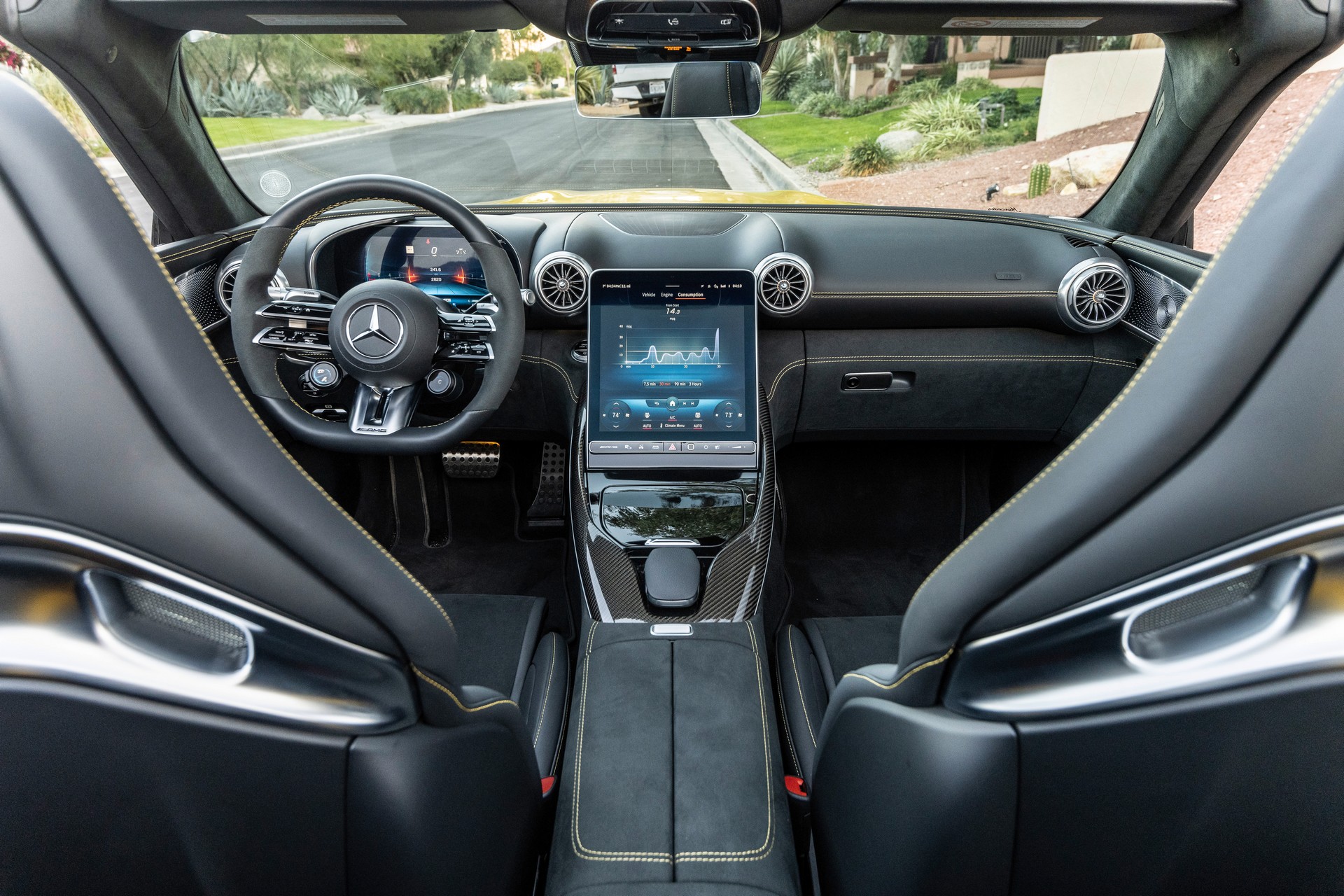 Download 2022 Mercedes-AMG SL 63 4Matic+ - US version - Interior, Cockpit HD Wallpaper 1920x1280 #38