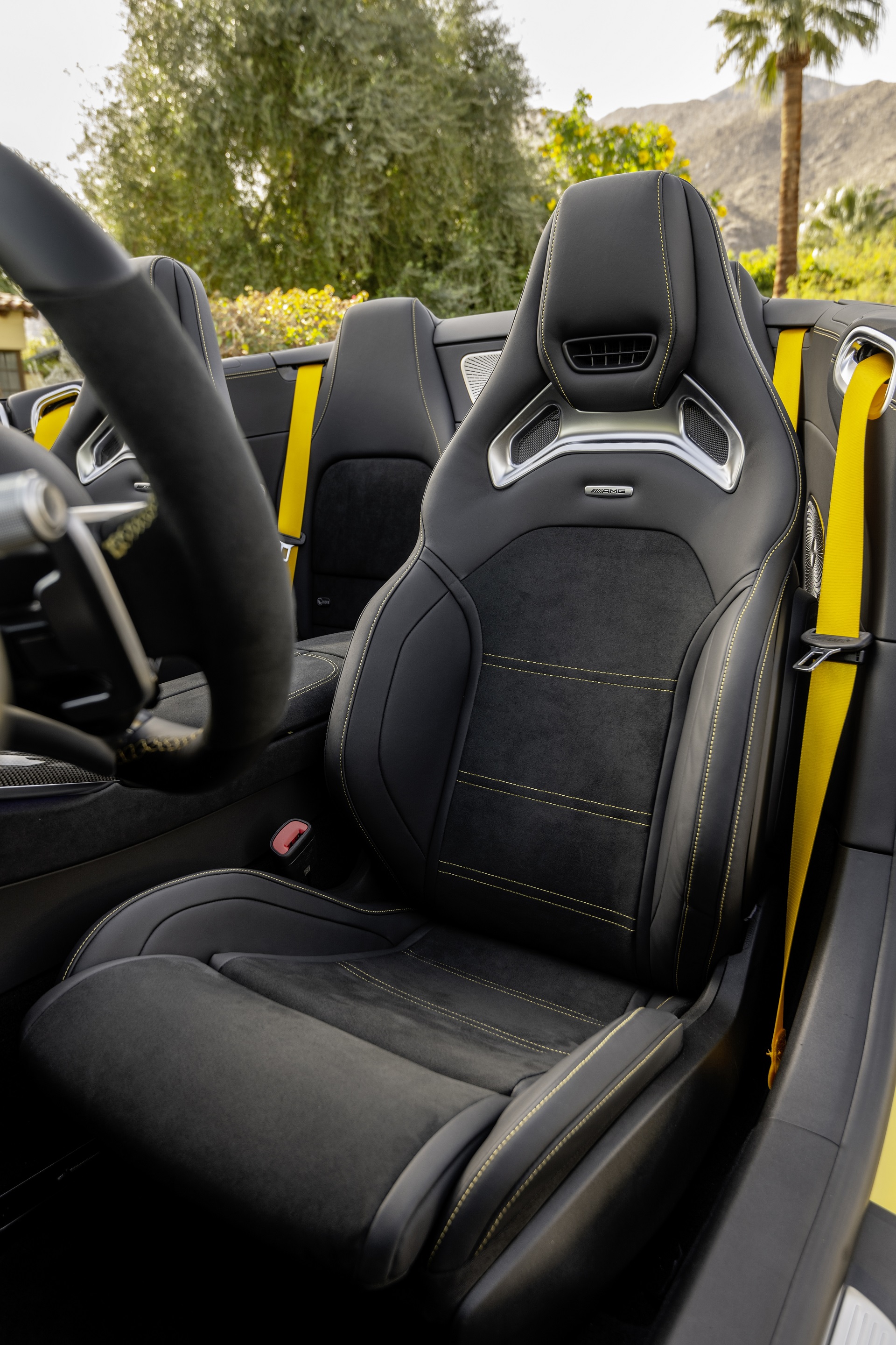 Download 2022 Mercedes-AMG SL 63 4Matic+ - US version - Interior, Seats HD Phone Wallpaper 1920x2880 #34