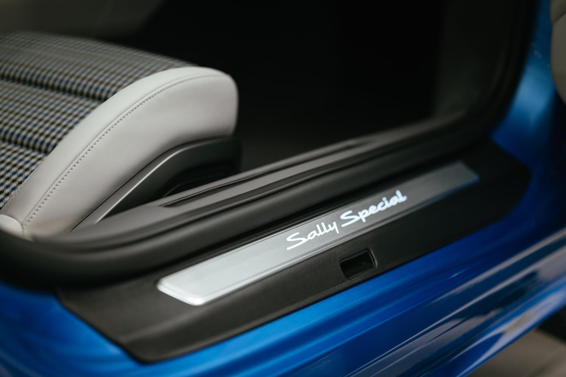 Download 2022 Porsche 911 Sally Special - Door Sill HD Wallpaper 1920x1281 #39