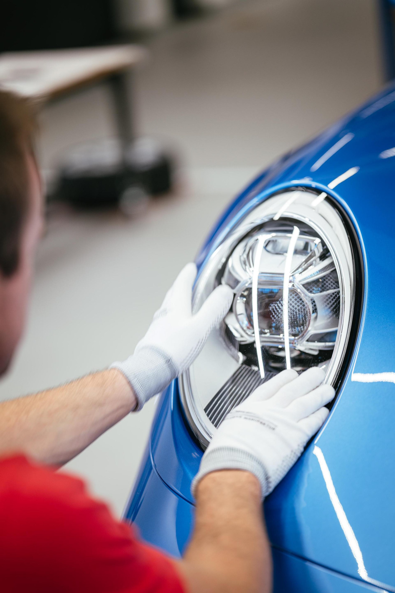 Download 2022 Porsche 911 Sally Special - Making Of HD Phone Wallpaper 1281x1920 #84