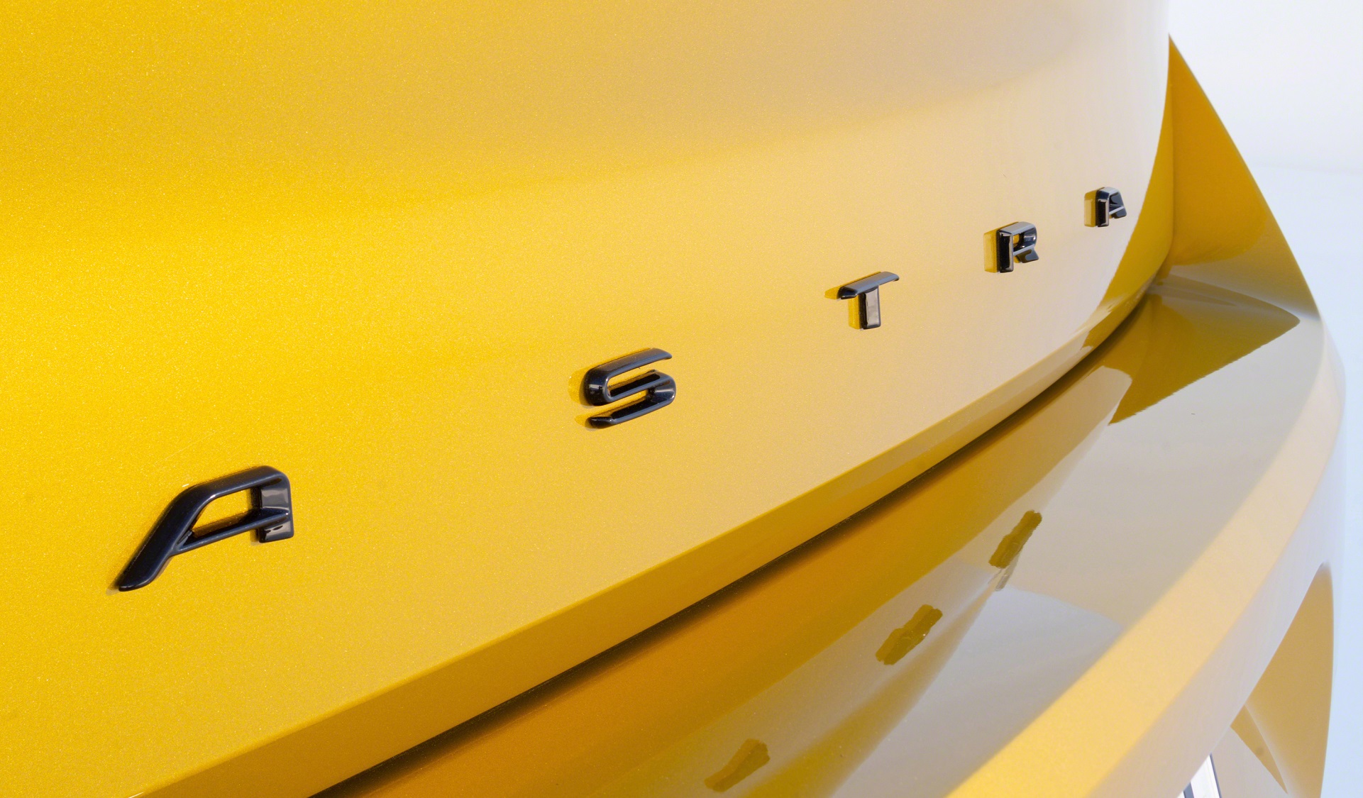 Download 2022 Vauxhall Astra - Badge HD Wallpaper 1921x1125 #13