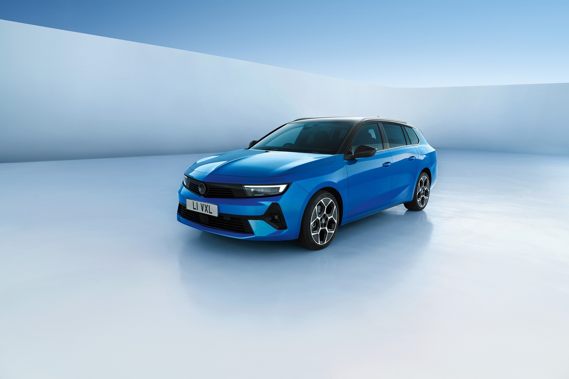 Download 2022 Vauxhall Astra Sports Tourer - Front Three-Quarter HD Wallpaper 1920x1280 #15