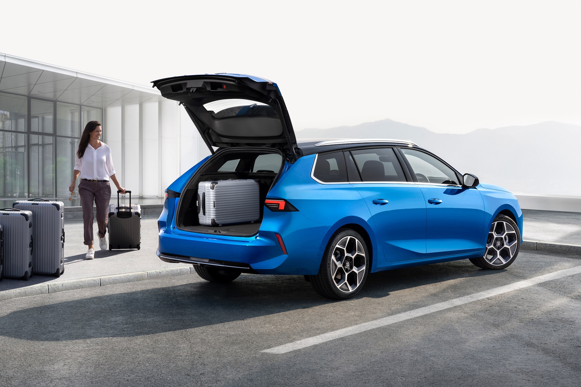 Download 2022 Vauxhall Astra Sports Tourer - Rear Three-Quarter HD Wallpaper 1920x1280 #11