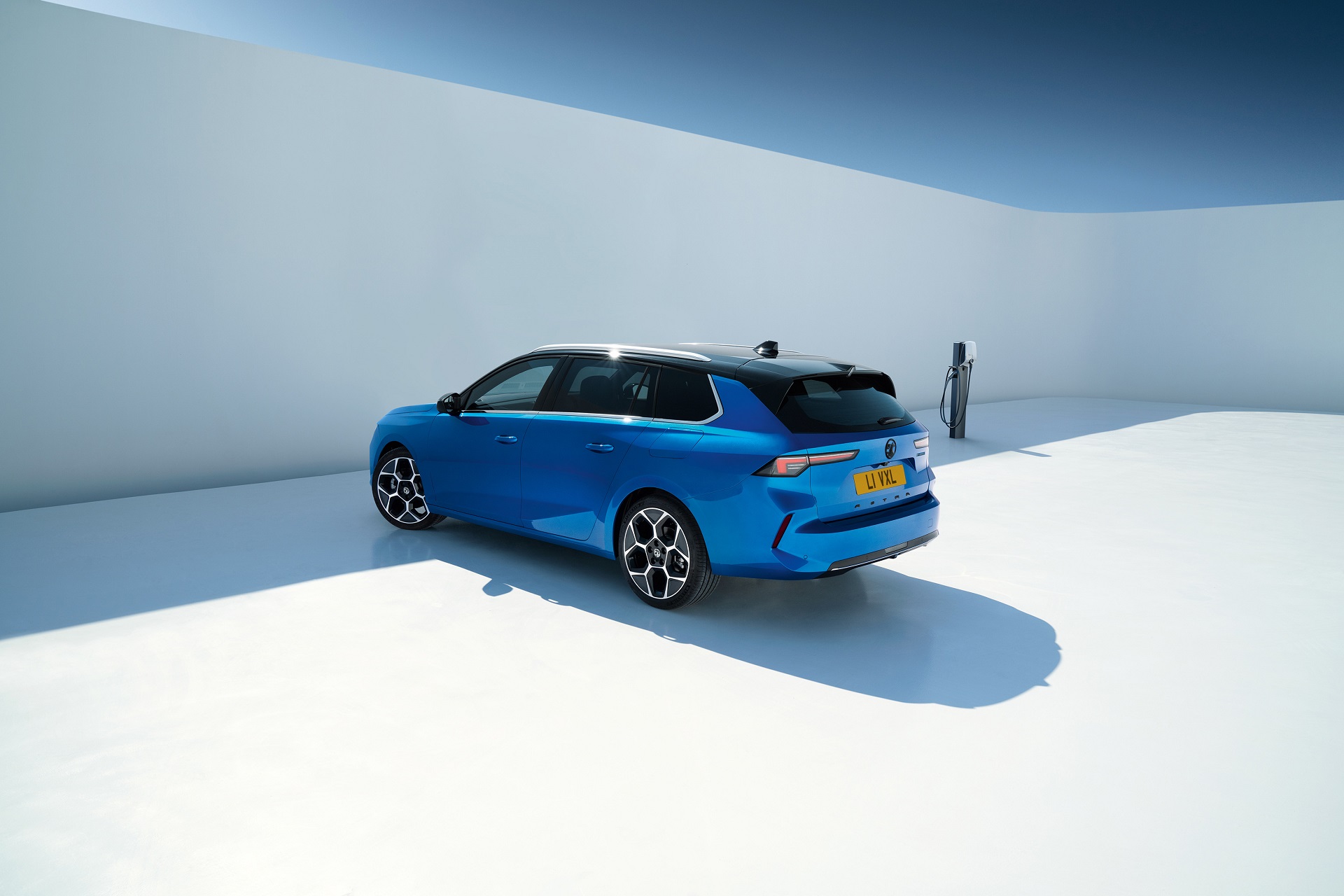 Download 2022 Vauxhall Astra Sports Tourer - Rear Three-Quarter HD Wallpaper 1920x1280 #17