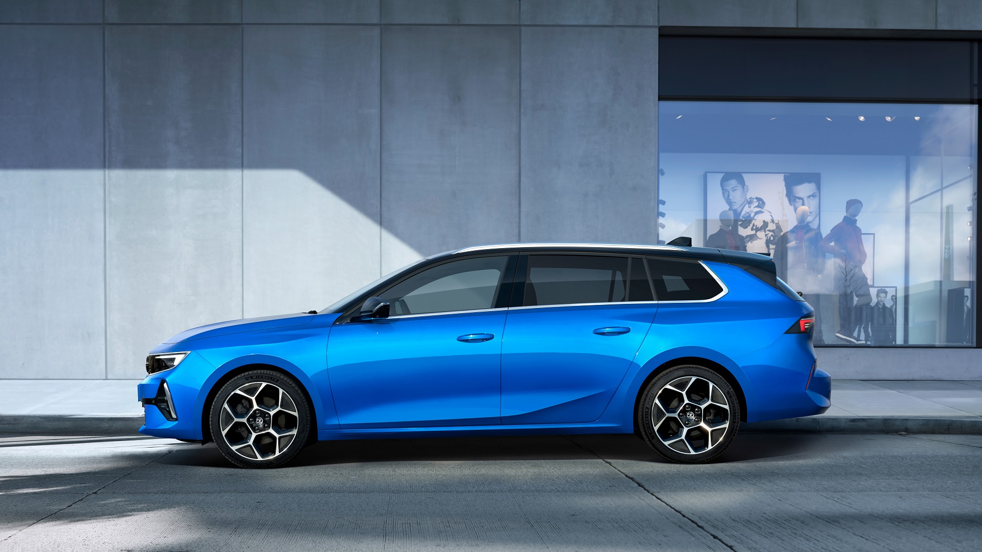 Download 2022 Vauxhall Astra Sports Tourer - Side HD Wallpaper 1920x1079 #13
