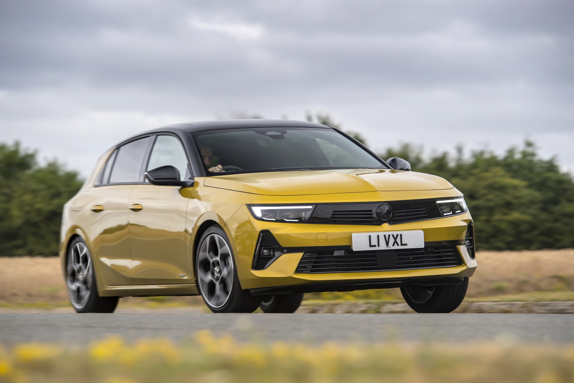 Download 2022 Vauxhall Astra Ultimate - Front Three-Quarter HD Wallpaper 1920x1280 #44