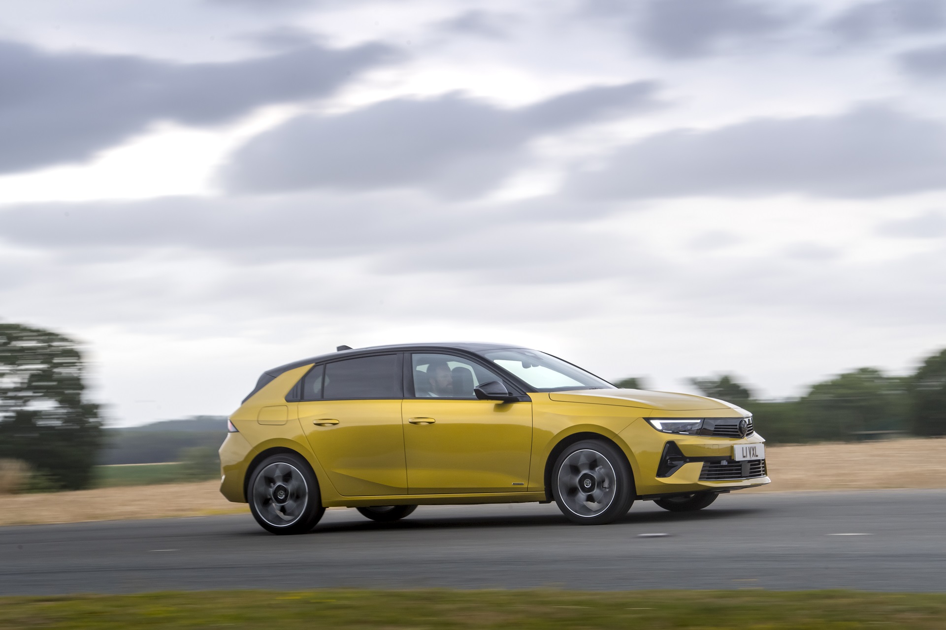 Download 2022 Vauxhall Astra Ultimate - Front Three-Quarter HD Wallpaper 1921x1280 #53