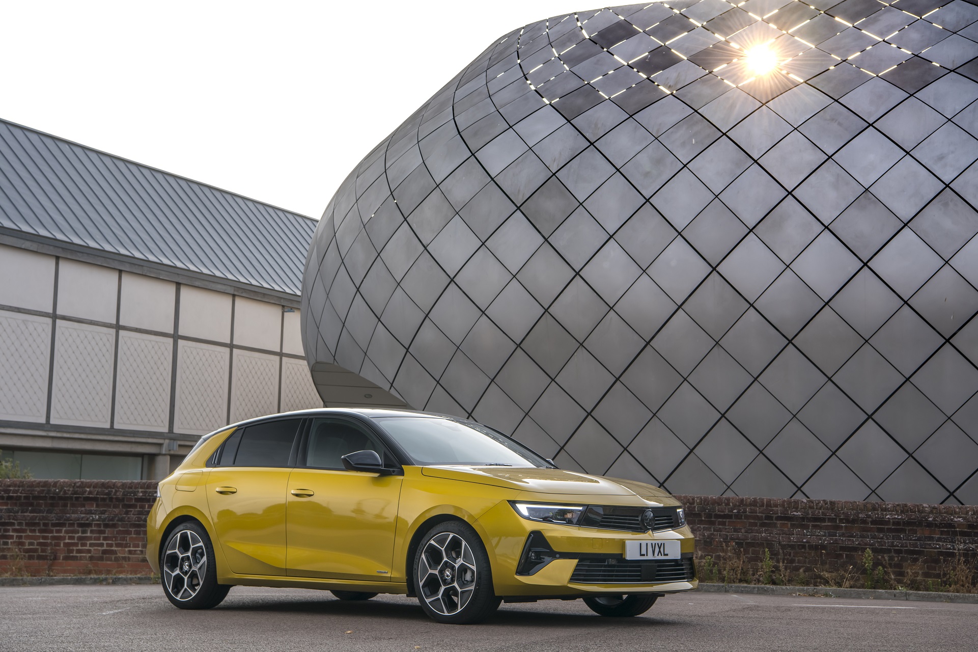 Download 2022 Vauxhall Astra Ultimate - Front Three-Quarter HD Wallpaper 1921x1280 #18