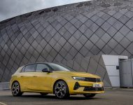 2022 Vauxhall Astra Ultimate - Front Three-Quarter Wallpaper 190x150