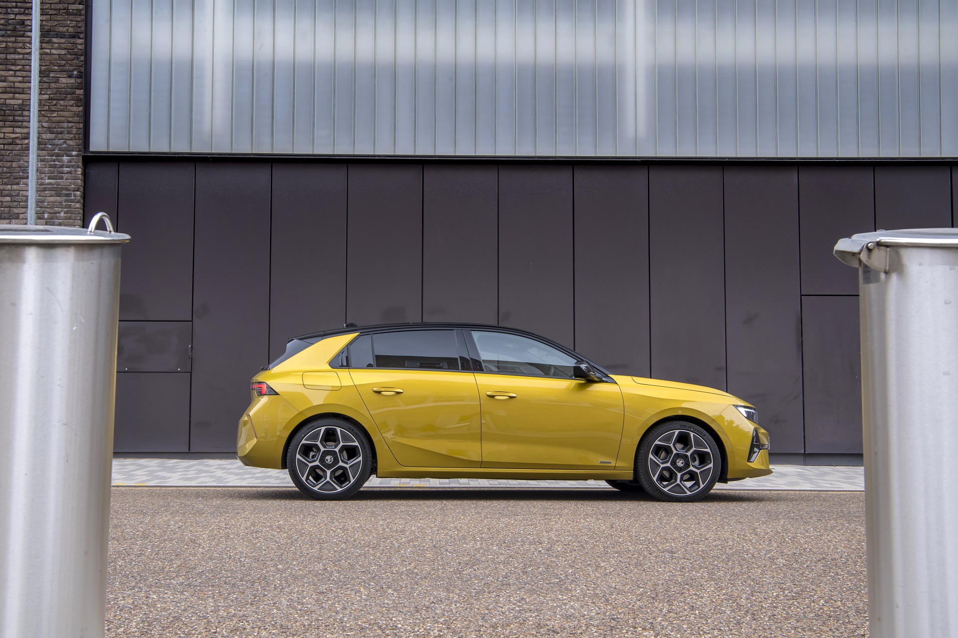 Download 2022 Vauxhall Astra Ultimate - Front Three-Quarter HD Wallpaper 1921x1280 #21