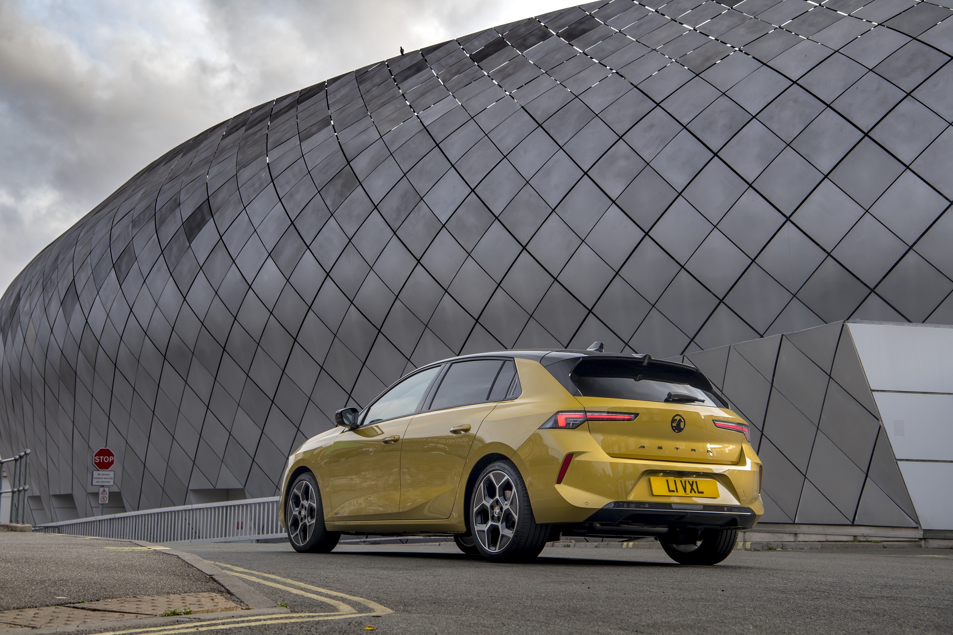 Download 2022 Vauxhall Astra Ultimate - Rear Three-Quarter HD Wallpaper 1921x1280 #25