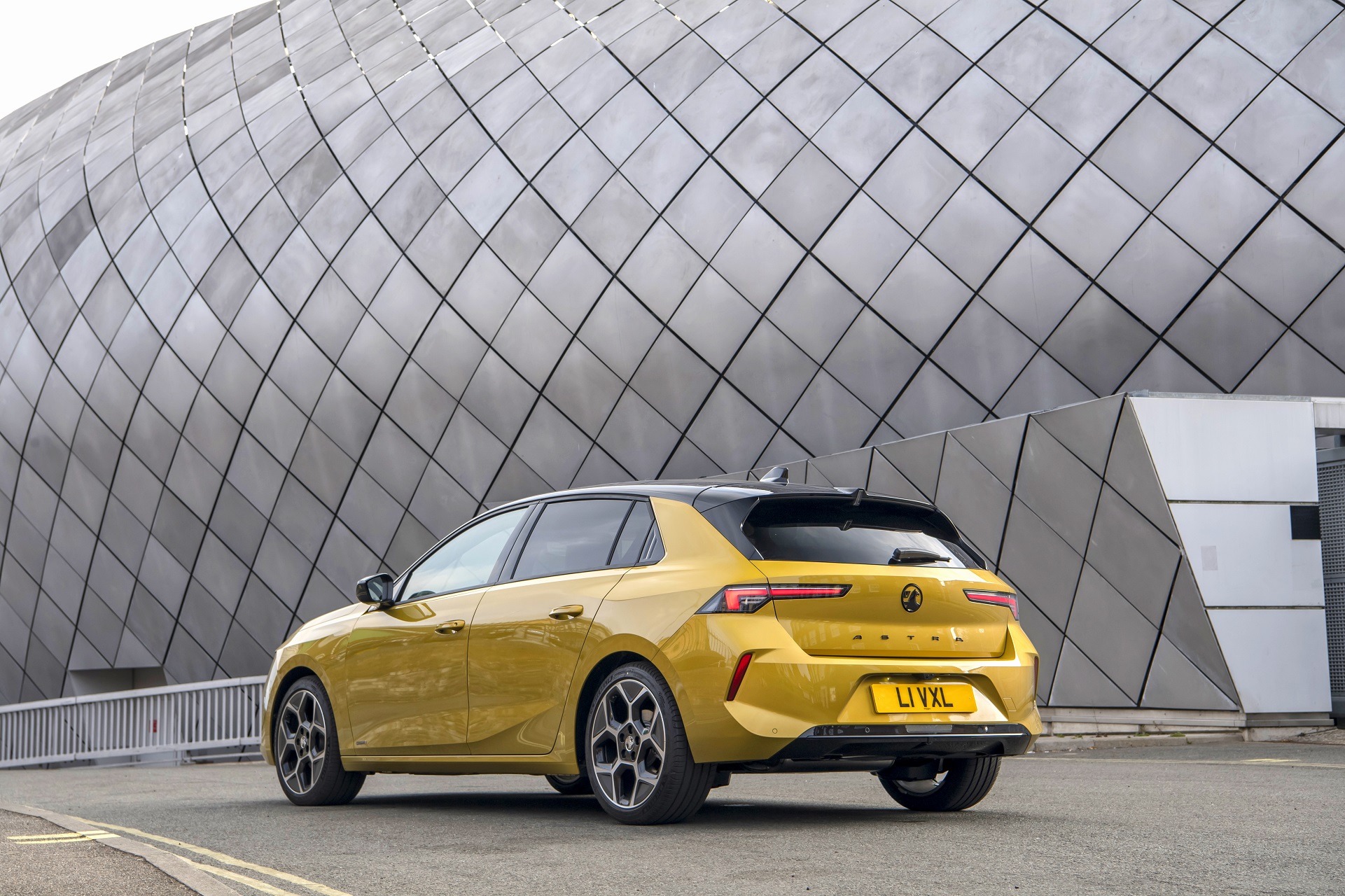 Download 2022 Vauxhall Astra Ultimate - Rear Three-Quarter HD Wallpaper 1921x1280 #26