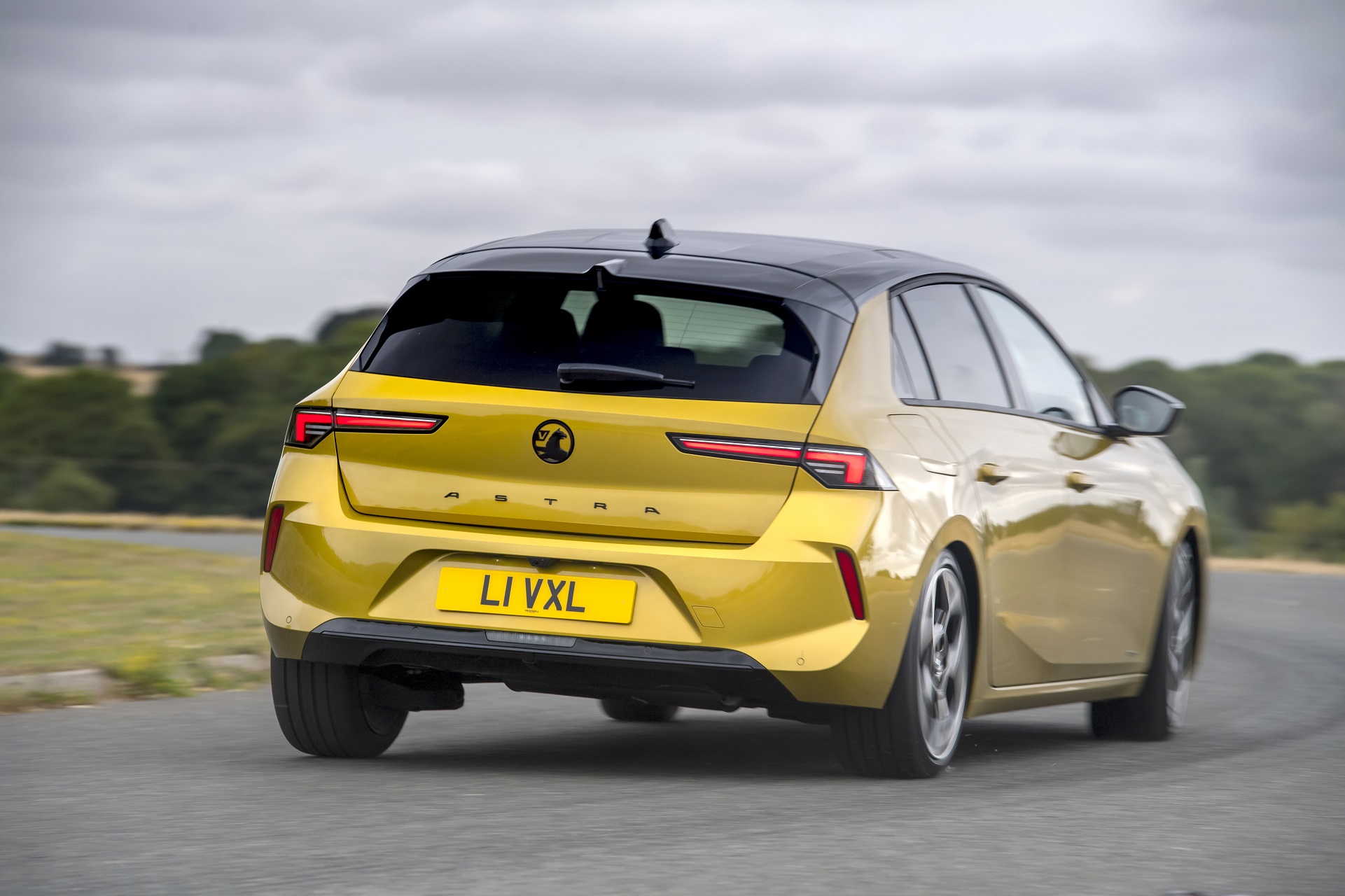 Download 2022 Vauxhall Astra Ultimate - Rear Three-Quarter HD Wallpaper 1921x1280 #47