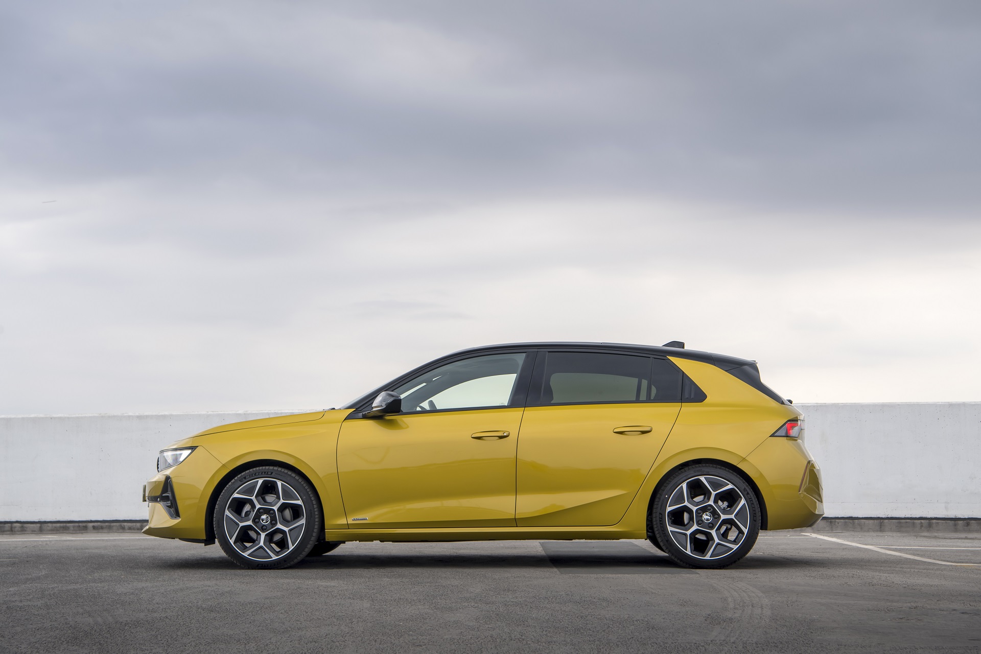 Download 2022 Vauxhall Astra Ultimate - Side HD Wallpaper 1920x1280 #38