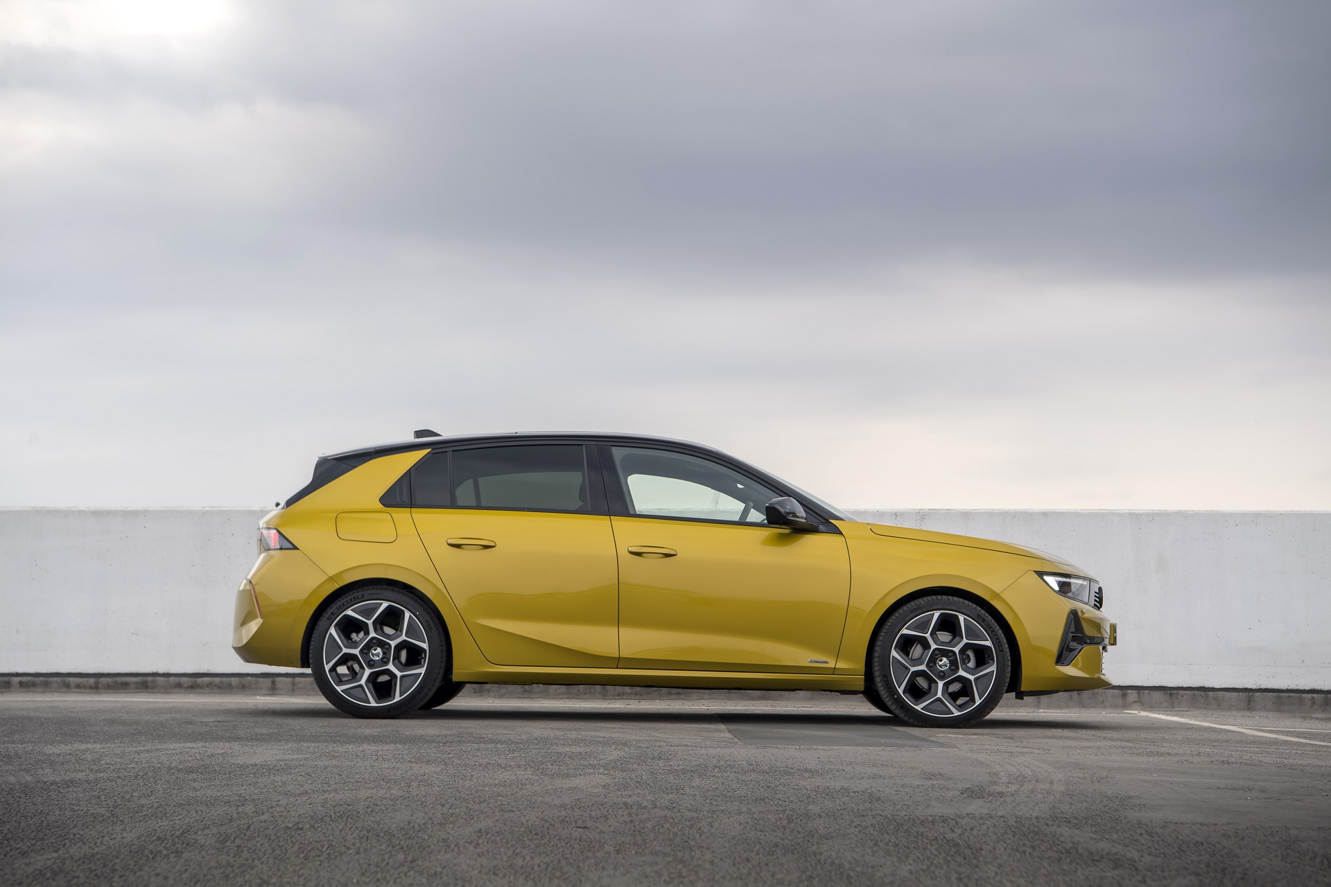 Download 2022 Vauxhall Astra Ultimate - Side HD Wallpaper 1920x1280 #39