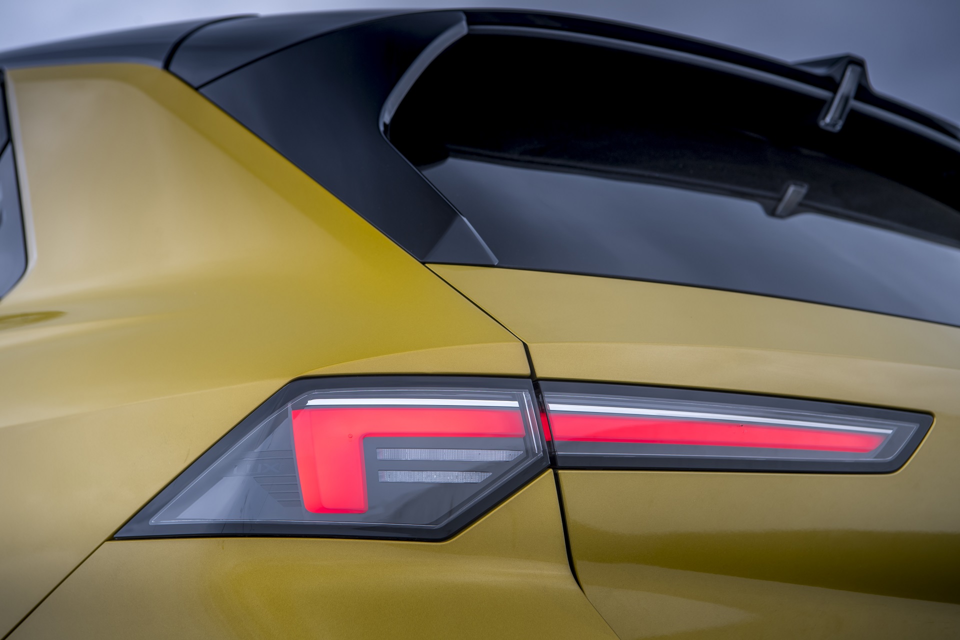 Download 2022 Vauxhall Astra Ultimate - Tail Light HD Wallpaper 1920x1280 #67