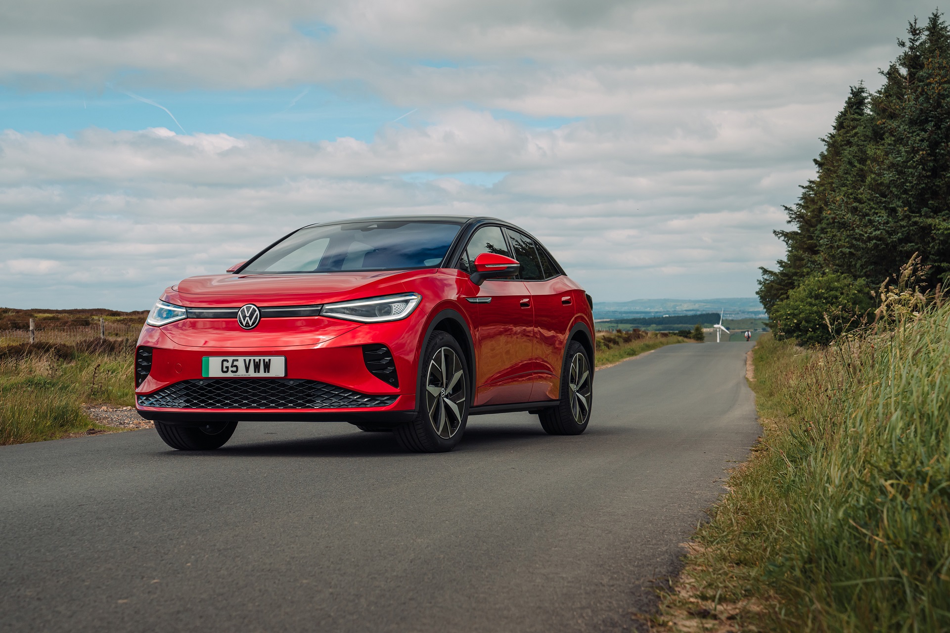 Download 2022 Volkswagen ID.5 GTX - UK version - Front Three-Quarter HD Wallpaper 1921x1280 #8