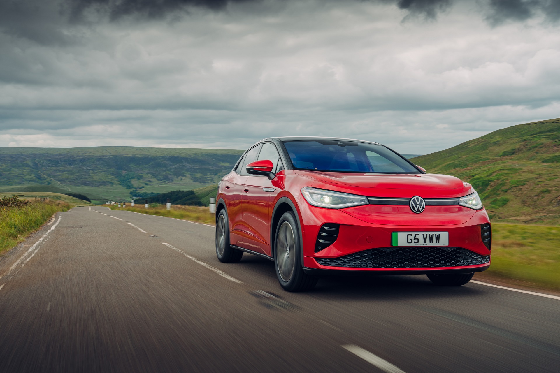 Download 2022 Volkswagen ID.5 GTX - UK version - Front HD Wallpaper 1921x1280 #2