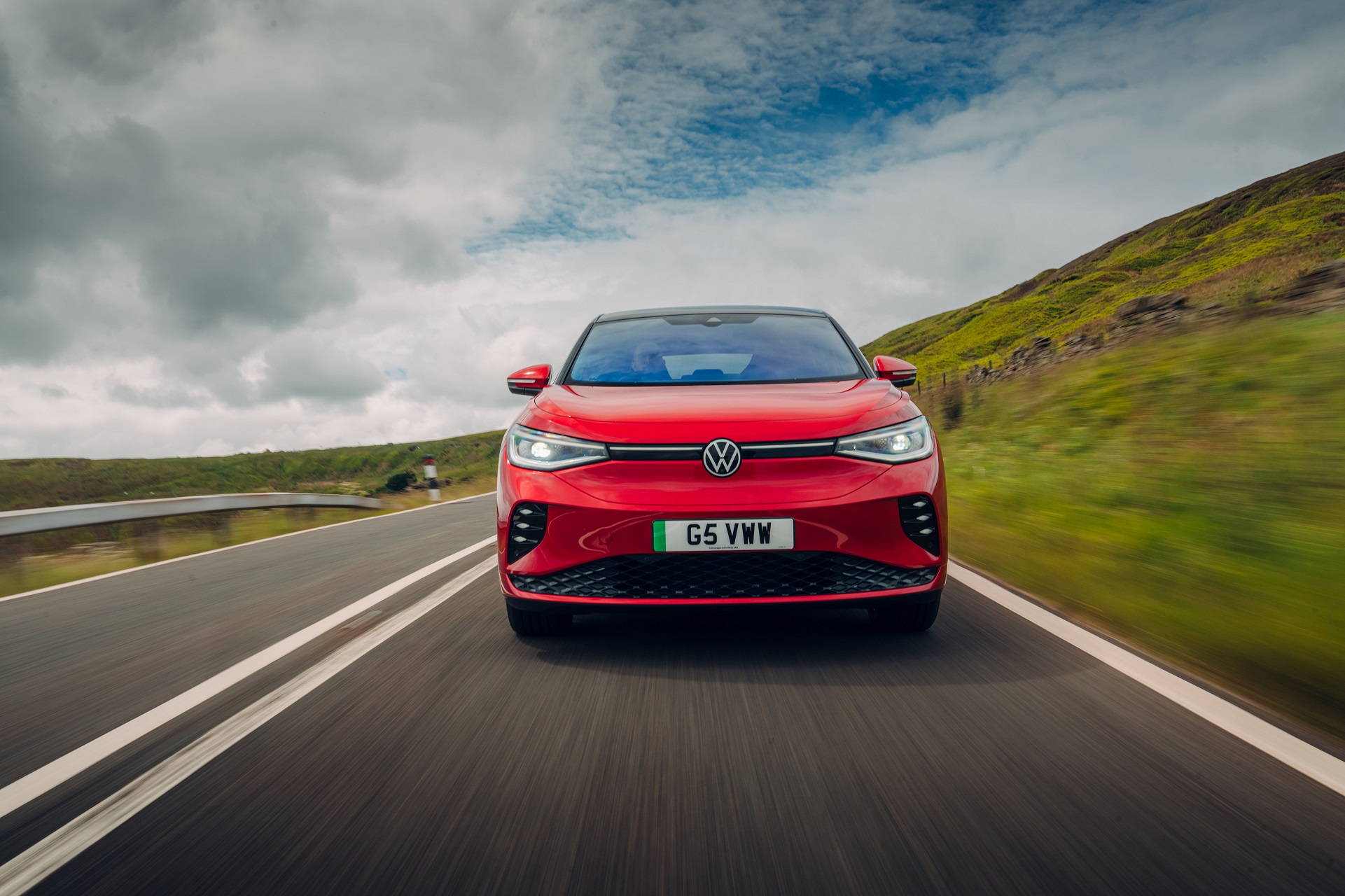 Download 2022 Volkswagen ID.5 GTX - UK version - Front HD Wallpaper 1921x1280 #3