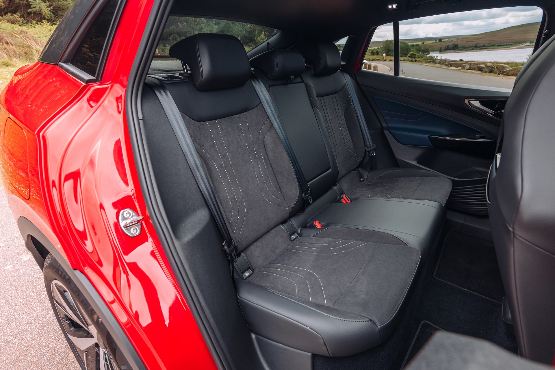Download 2022 Volkswagen ID.5 GTX - UK version - Interior, Rear Seats HD Wallpaper 1921x1280 #40