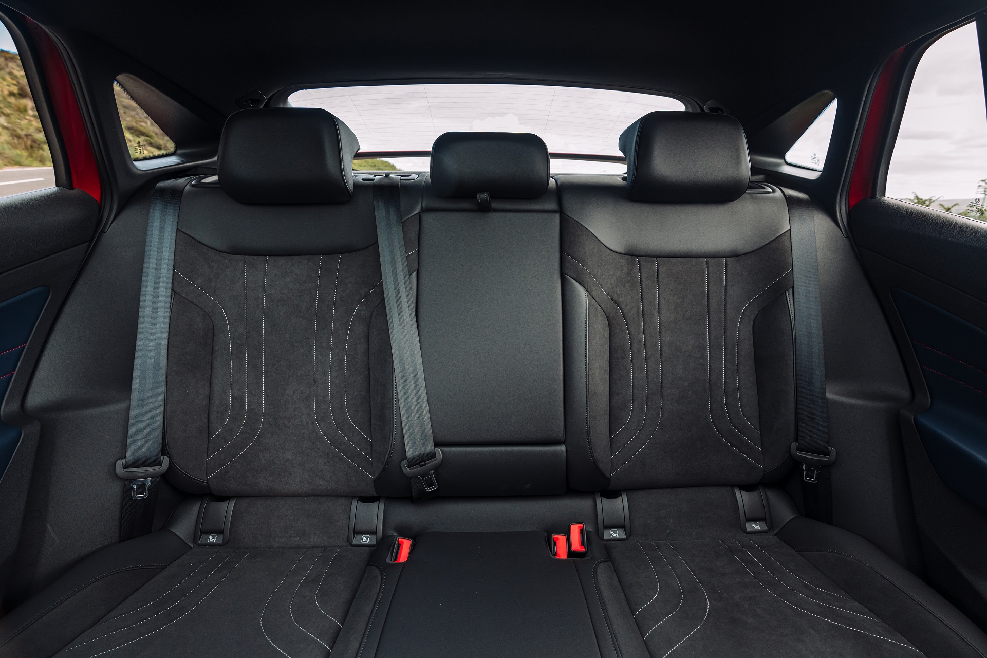Download 2022 Volkswagen ID.5 GTX - UK version - Interior, Rear Seats HD Wallpaper 1921x1280 #39