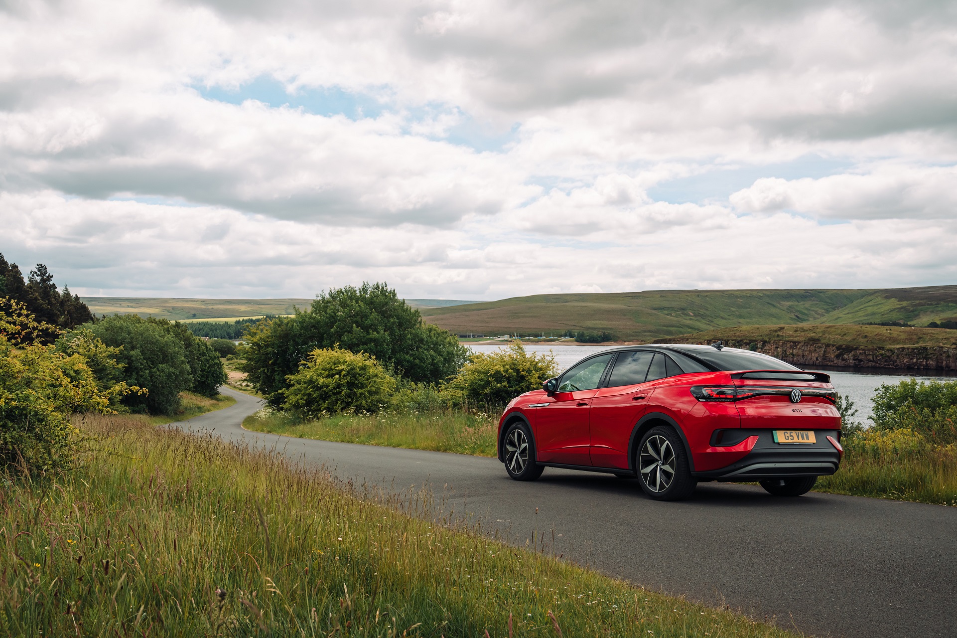 Download 2022 Volkswagen ID.5 GTX - UK version - Rear Three-Quarter HD Wallpaper 1921x1280 #11