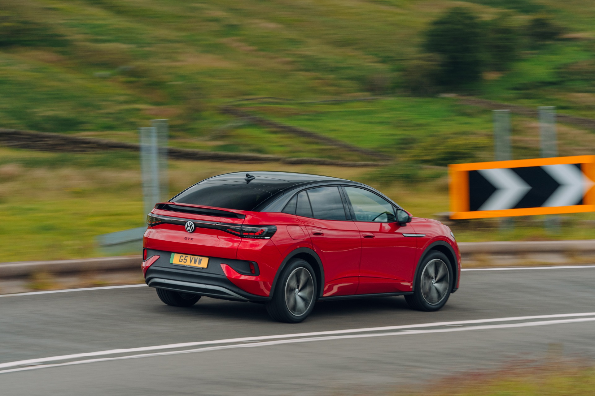 Download 2022 Volkswagen ID.5 GTX - UK version - Rear Three-Quarter HD Wallpaper 1921x1280 #4