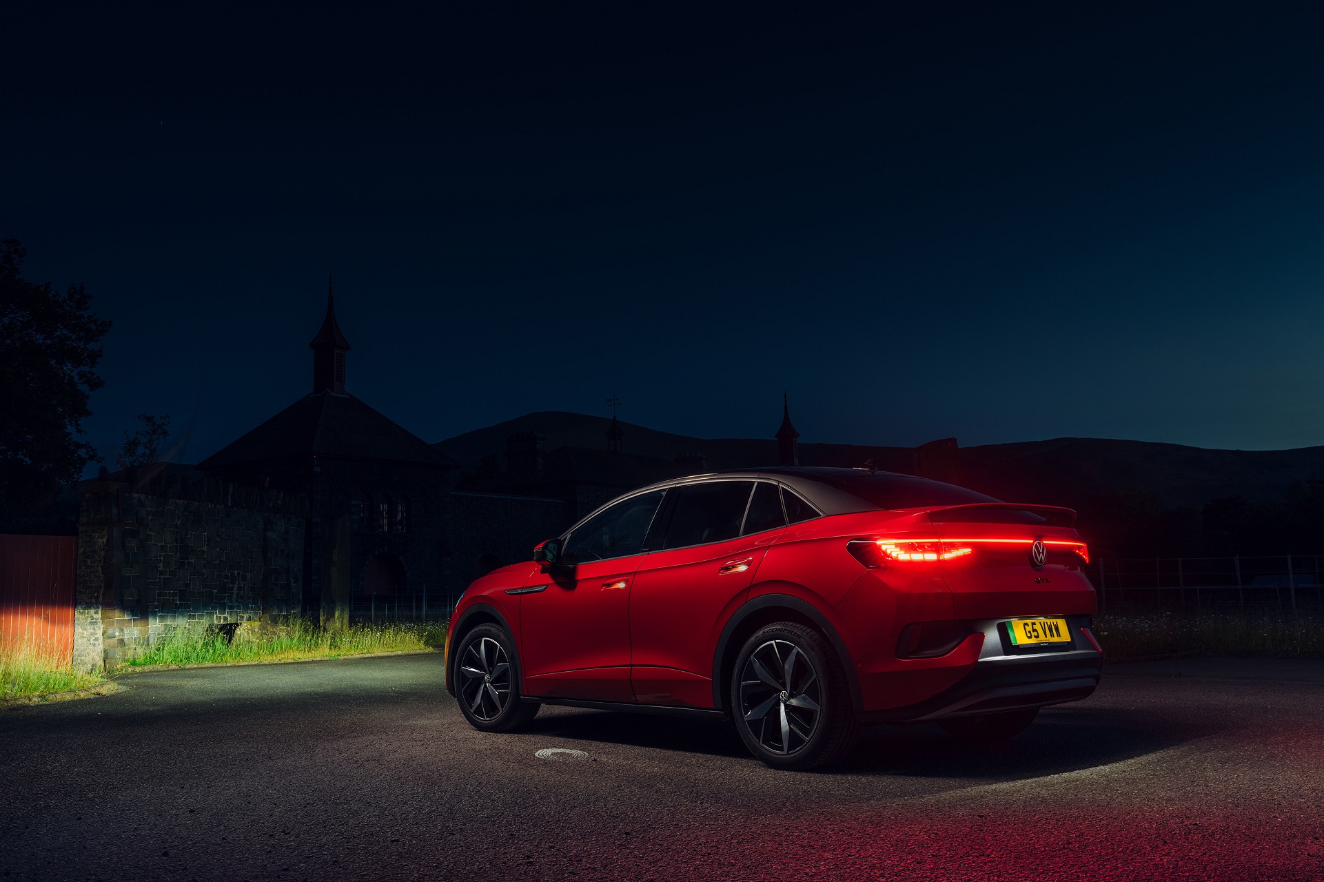 Download 2022 Volkswagen ID.5 GTX - UK version - Rear Three-Quarter HD Wallpaper 1921x1280 #18