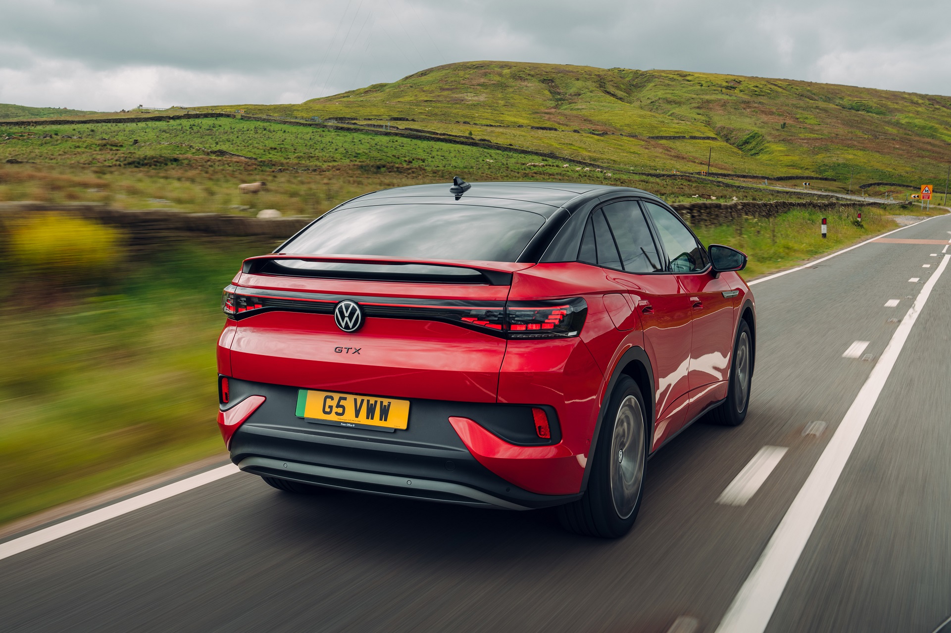 Download 2022 Volkswagen ID.5 GTX - UK version - Rear HD Wallpaper 1921x1280 #7