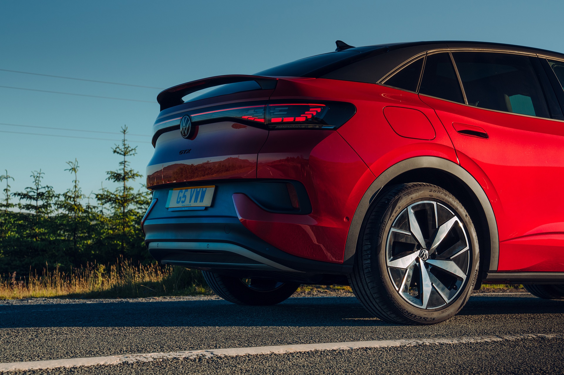 Download 2022 Volkswagen ID.5 GTX - UK version - Rear HD Wallpaper 1921x1280 #26