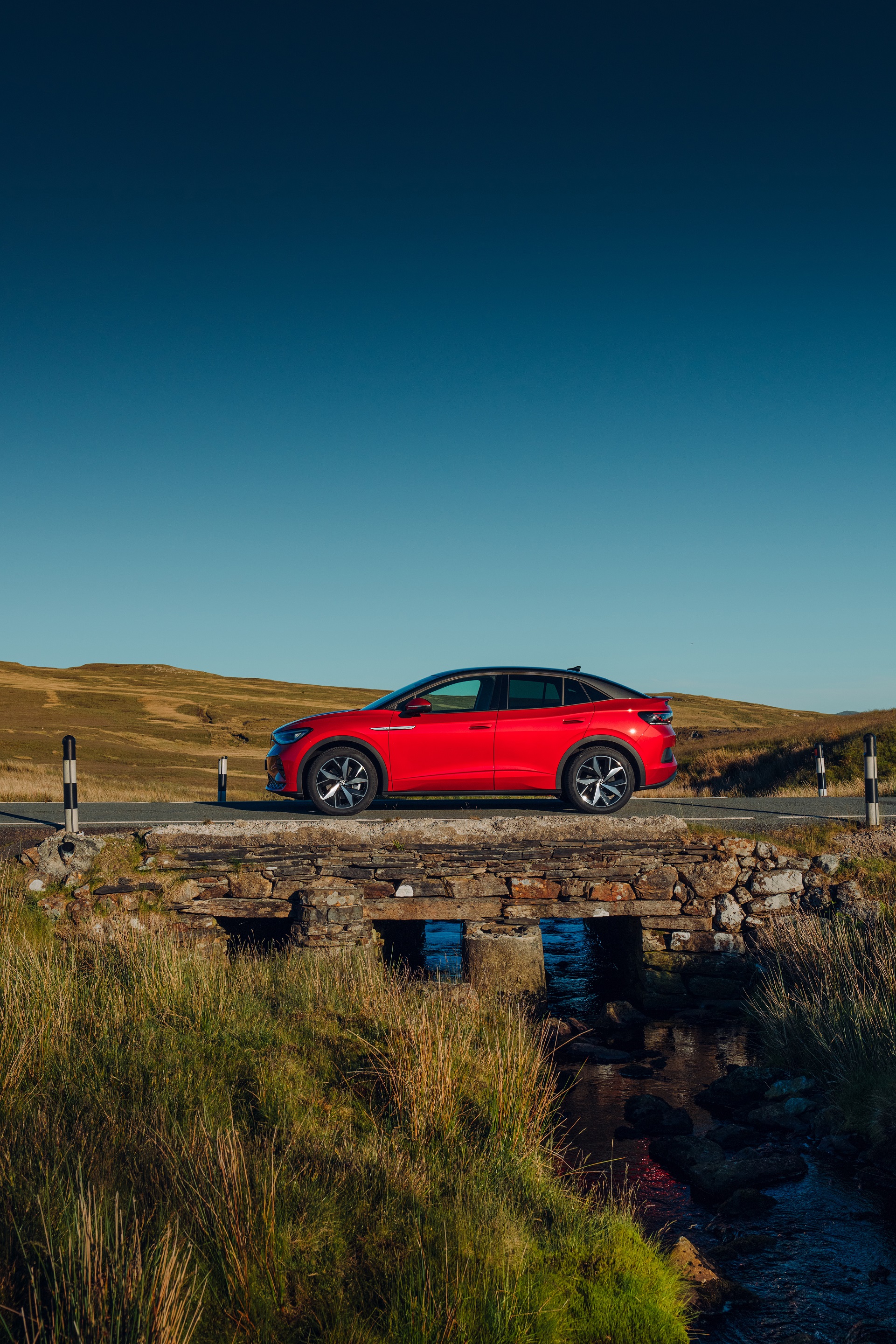 Download 2022 Volkswagen ID.5 GTX - UK version - Side HD Phone Wallpaper 1921x2881 #15