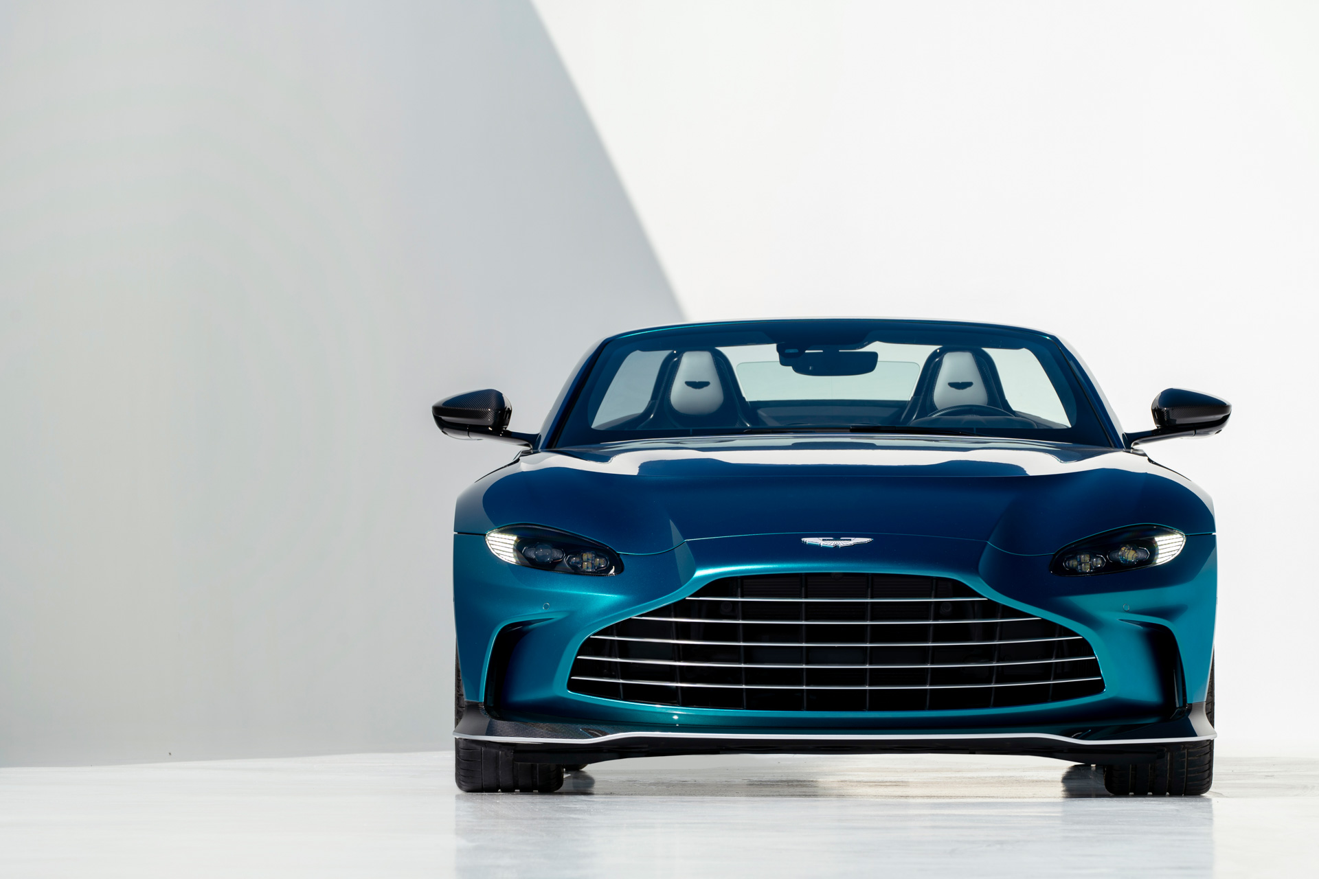 Download 2023 Aston Martin V12 Vantage Roadster - Front HD Wallpaper 1920x1280 #12