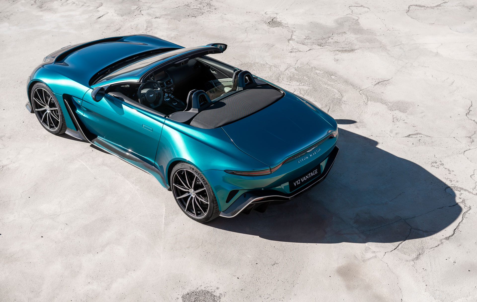 Download 2023 Aston Martin V12 Vantage Roadster - Rear Three-Quarter HD Wallpaper 1920x1217 #9