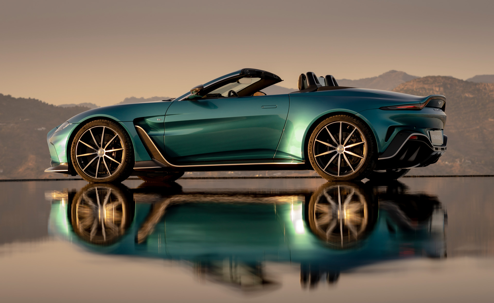 Download 2023 Aston Martin V12 Vantage Roadster - Side HD Wallpaper 1920x1176 #3