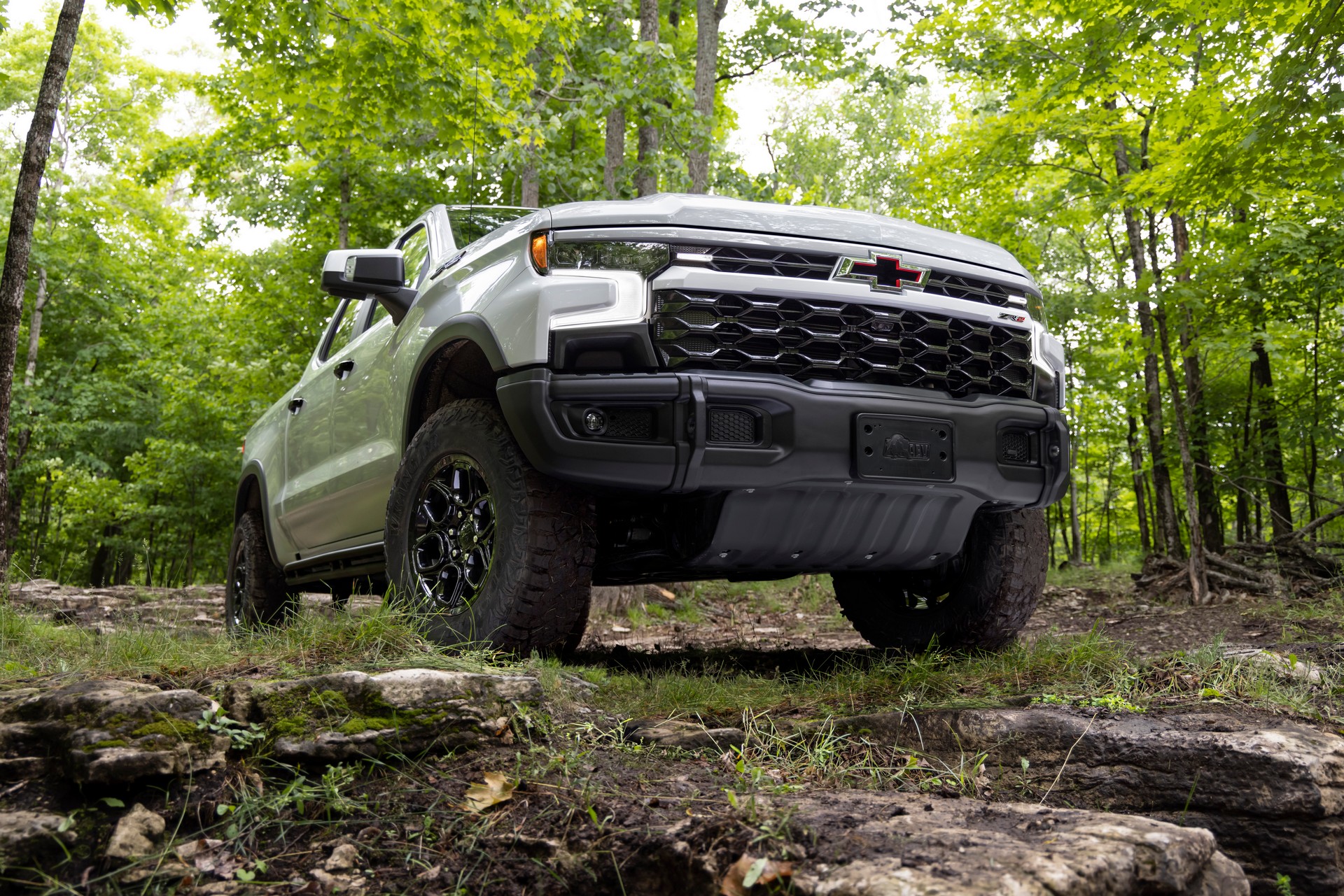 Download 2023 Chevrolet Silverado ZR2 Bison - Front HD Wallpaper 1920x1281 #2
