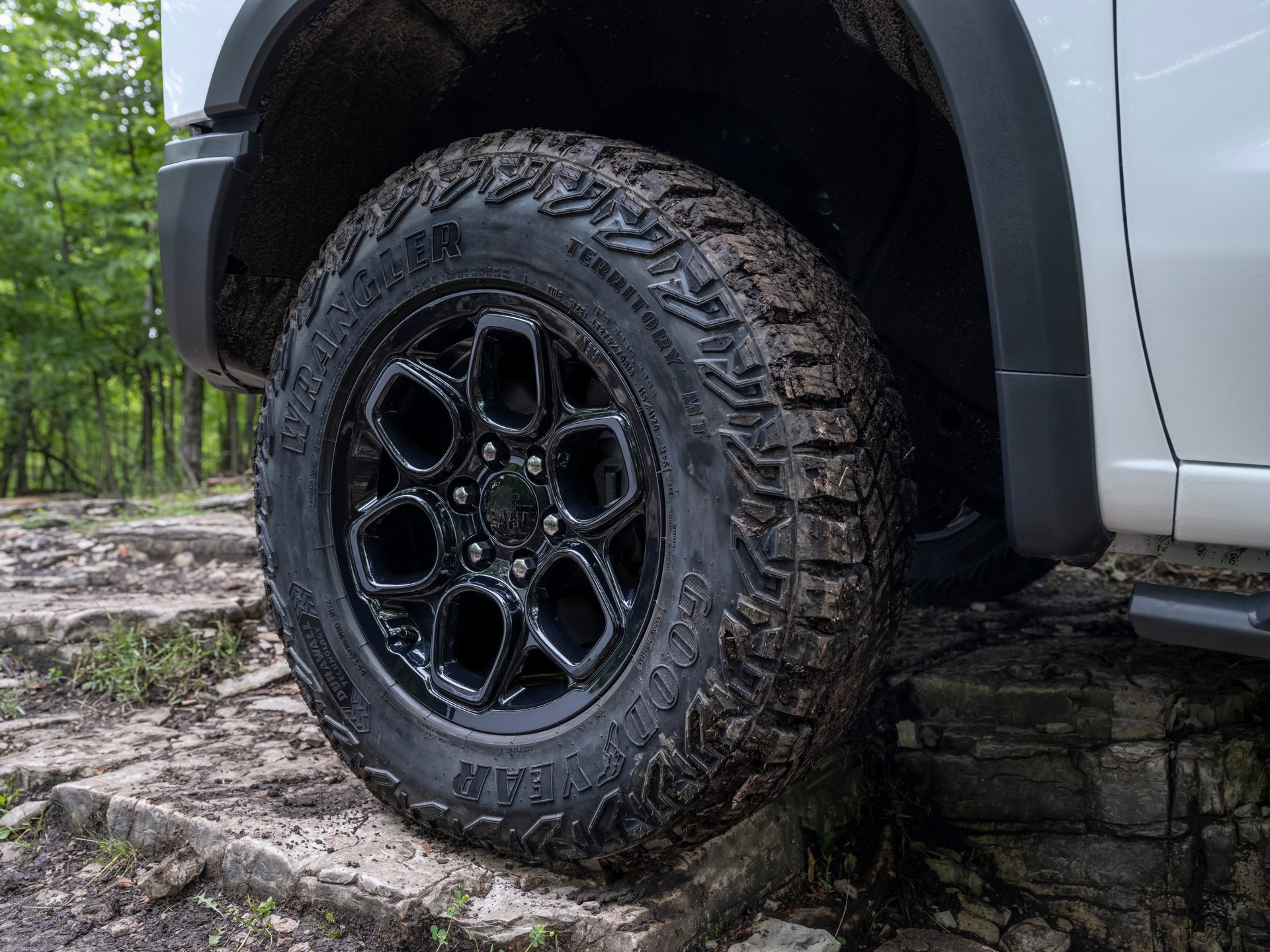 Download 2023 Chevrolet Silverado ZR2 Bison - Wheel HD Wallpaper 1920x1440 #8