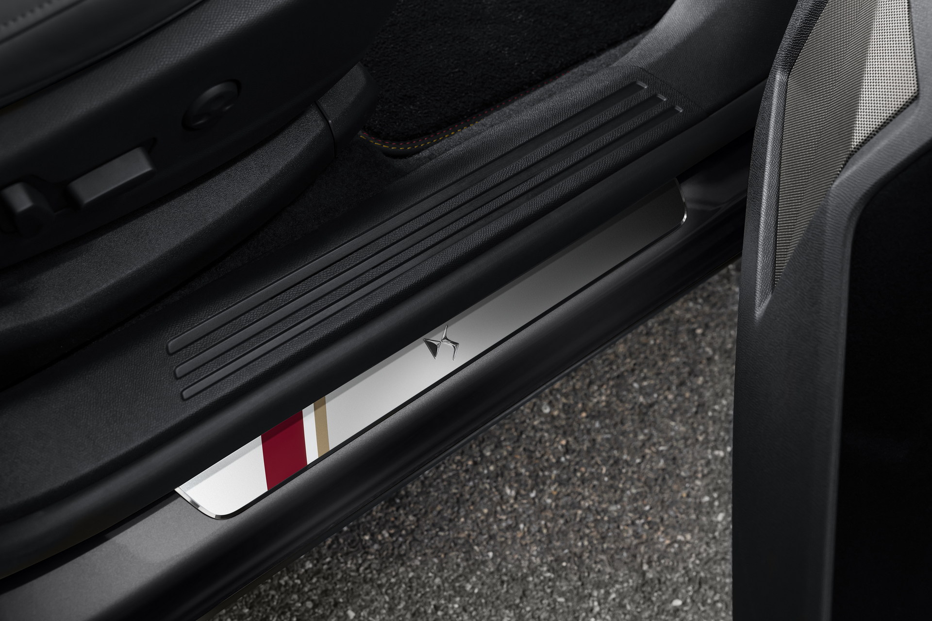 Download 2023 DS 7 - Door Sill HD Wallpaper 1920x1280 #65