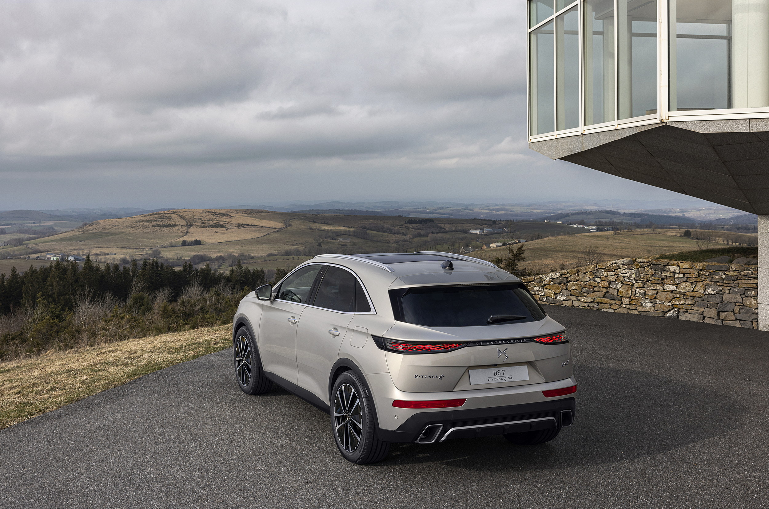 Download 2023 DS 7 - Rear Three-Quarter HD Wallpaper 2500x1657 #44