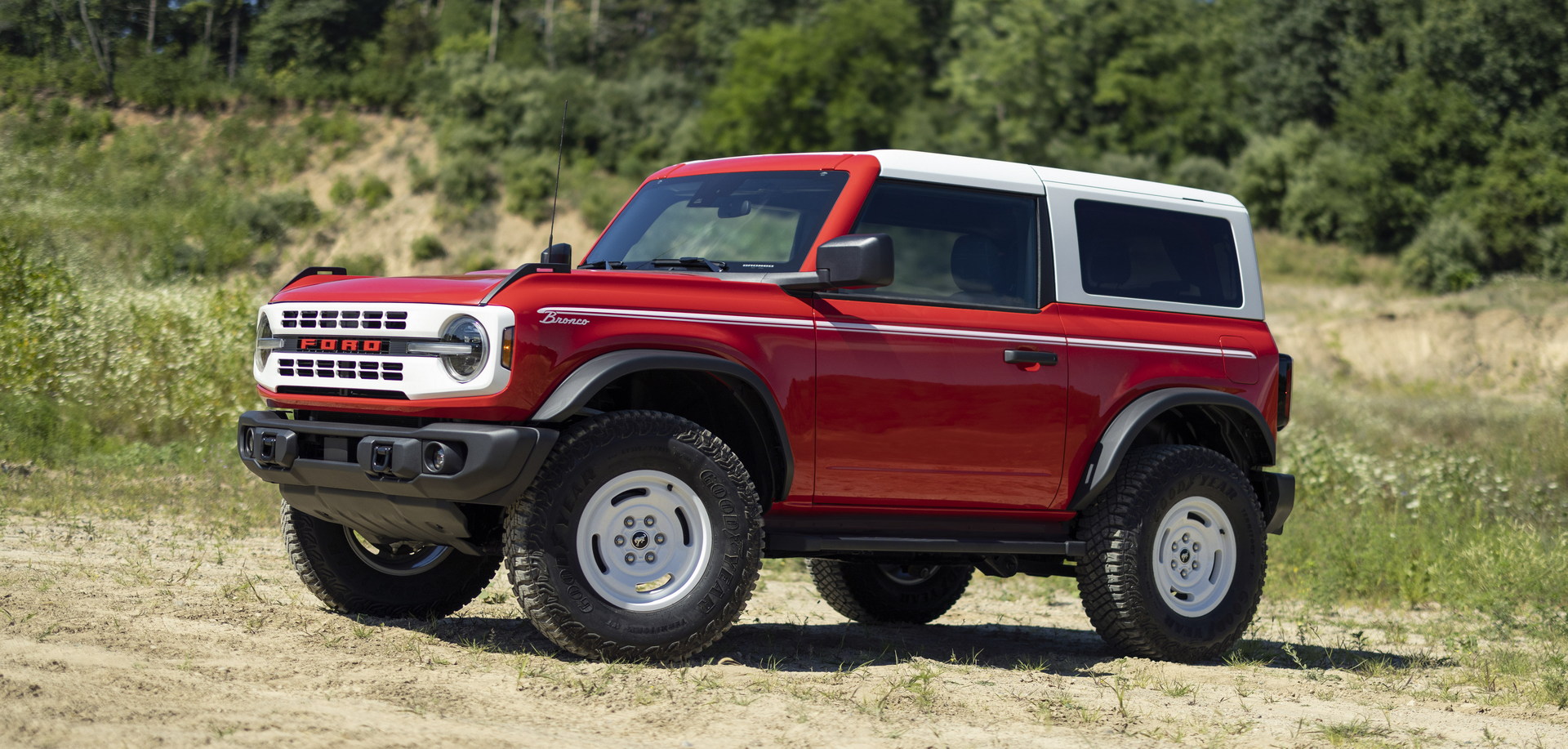 2023 Ford Bronco 2door Heritage Edition Front ThreeQuarter