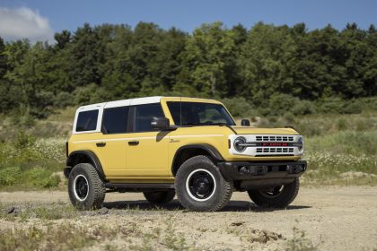 Download 2023 Ford Bronco Heritage Edition HD Wallpapers and Backgrounds