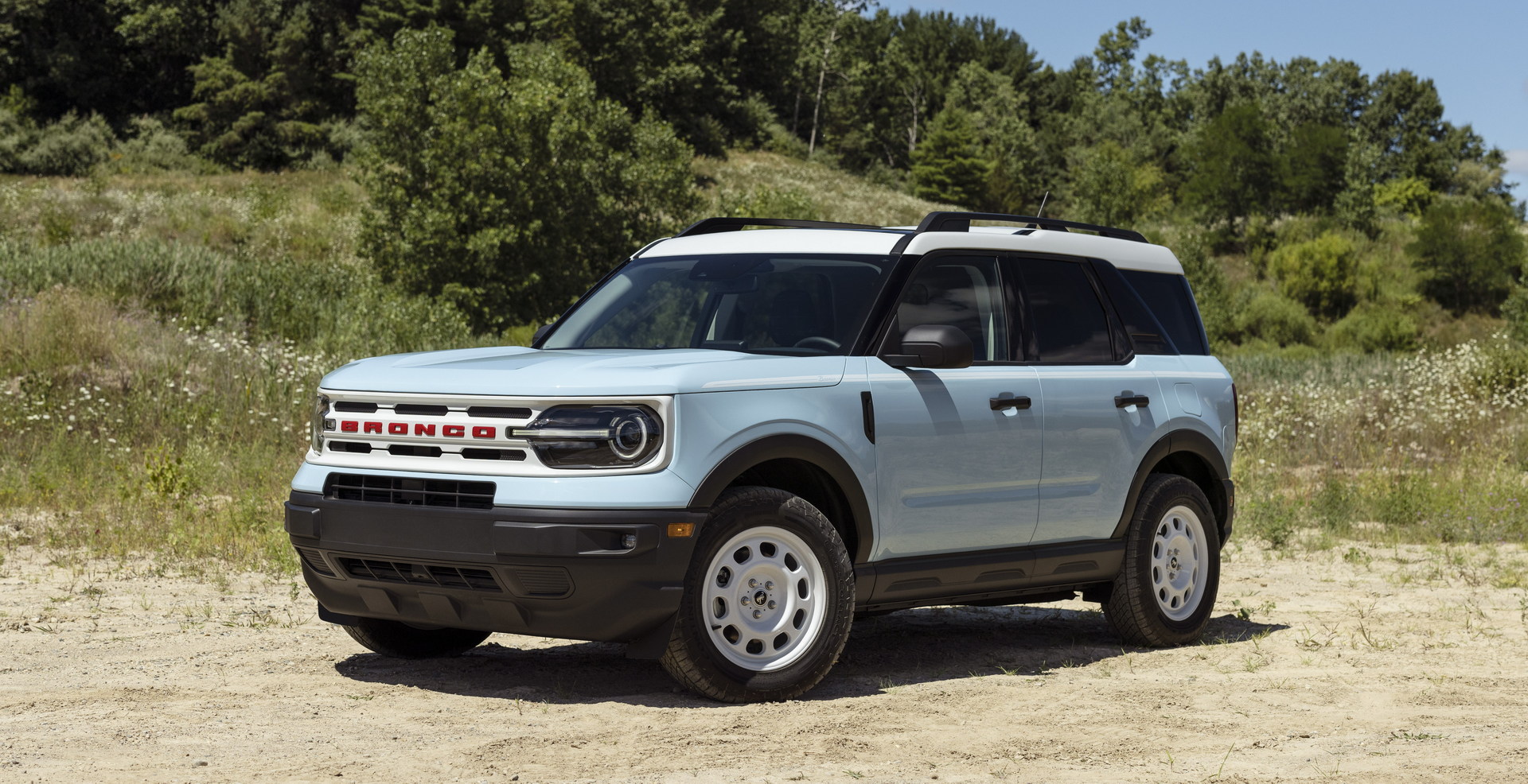 Download 2023 Ford Bronco Sport Heritage Edition - Front Three-Quarter HD Wallpaper 1920x986 #1