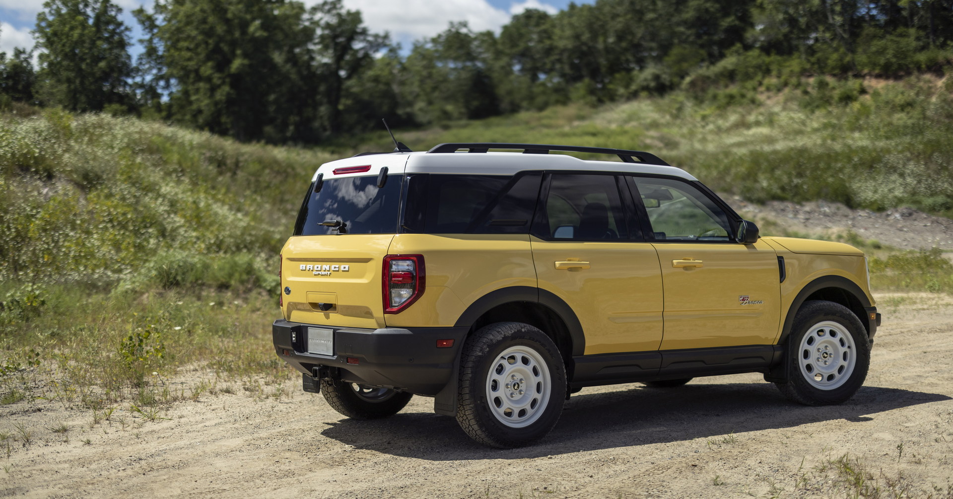 Download 2023 Ford Bronco Sport Heritage Edition - Rear Three-Quarter HD Wallpaper 1920x1005 #11