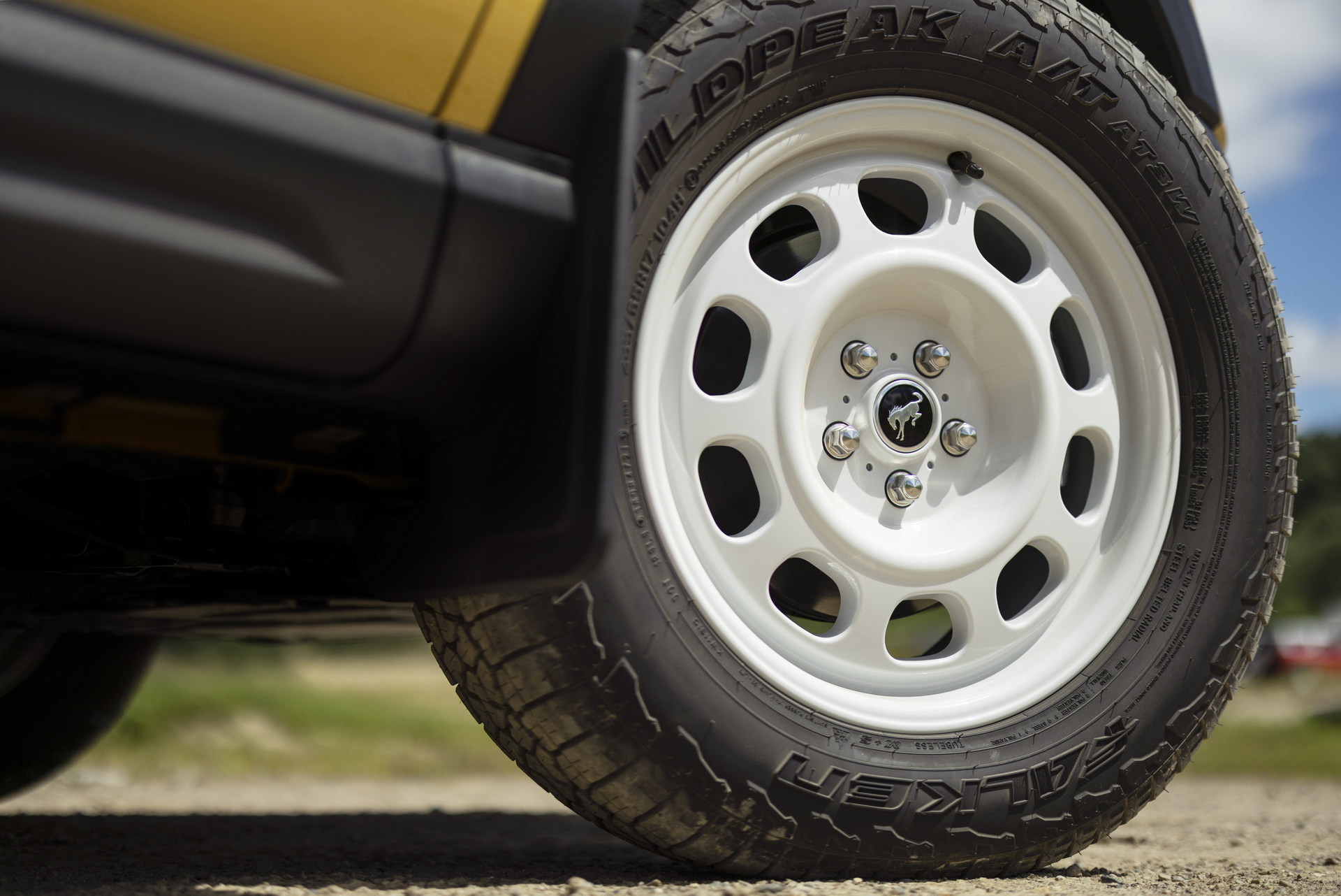 Download 2023 Ford Bronco Sport Heritage Edition - Wheel HD Wallpaper 1920x1282 #13