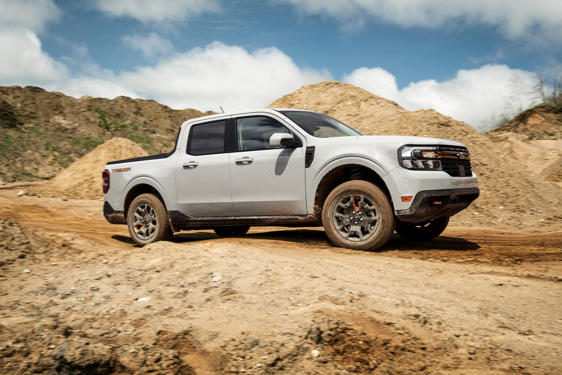 Download 2023 Ford Maverick Tremor - Front Three-Quarter HD Wallpaper 1920x1280 #13