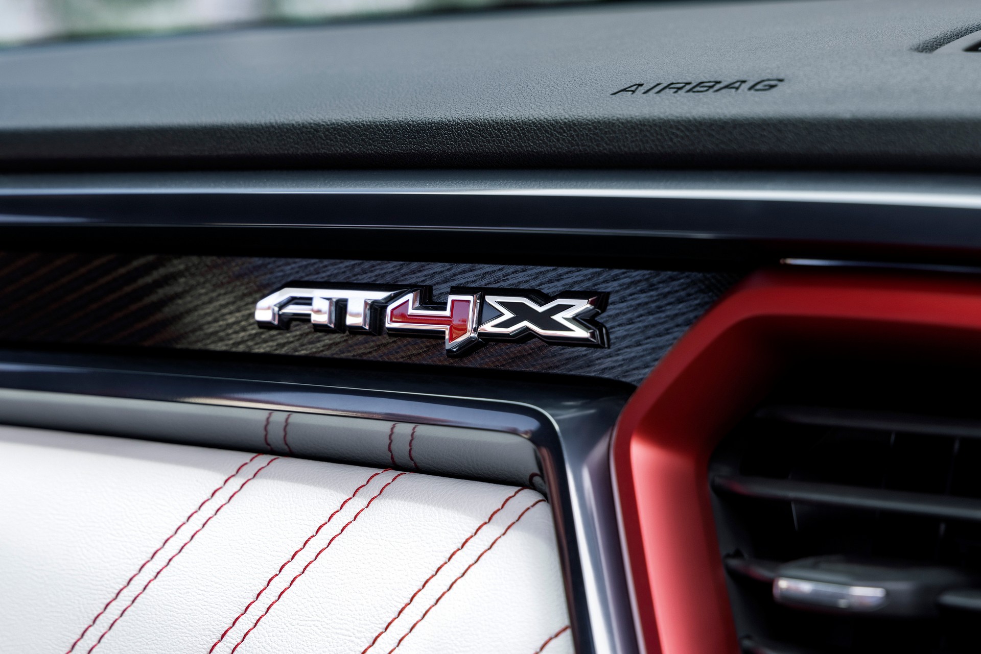 Download 2023 GMC Canyon AT4X Edition 1 - Interior, Detail HD Wallpaper 1920x1281 #23