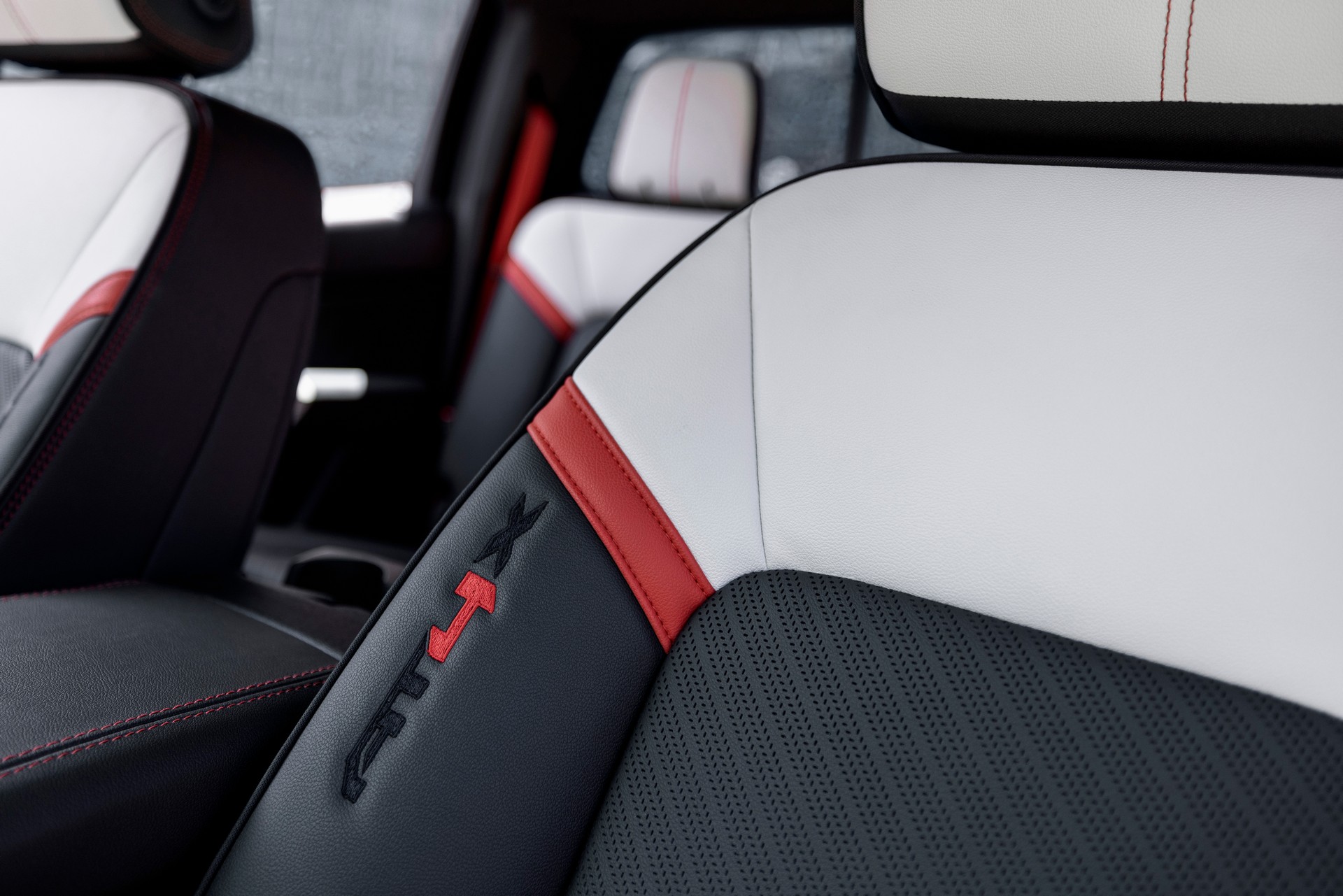 Download 2023 GMC Canyon AT4X Edition 1 - Interior, Front Seats HD Wallpaper 1920x1281 #26