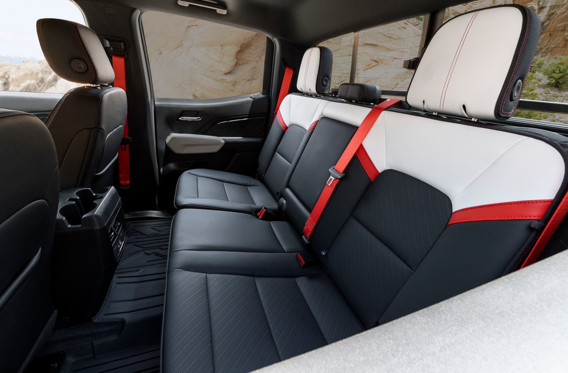 Download 2023 GMC Canyon AT4X Edition 1 - Interior, Rear Seats HD Wallpaper 1920x1262 #27